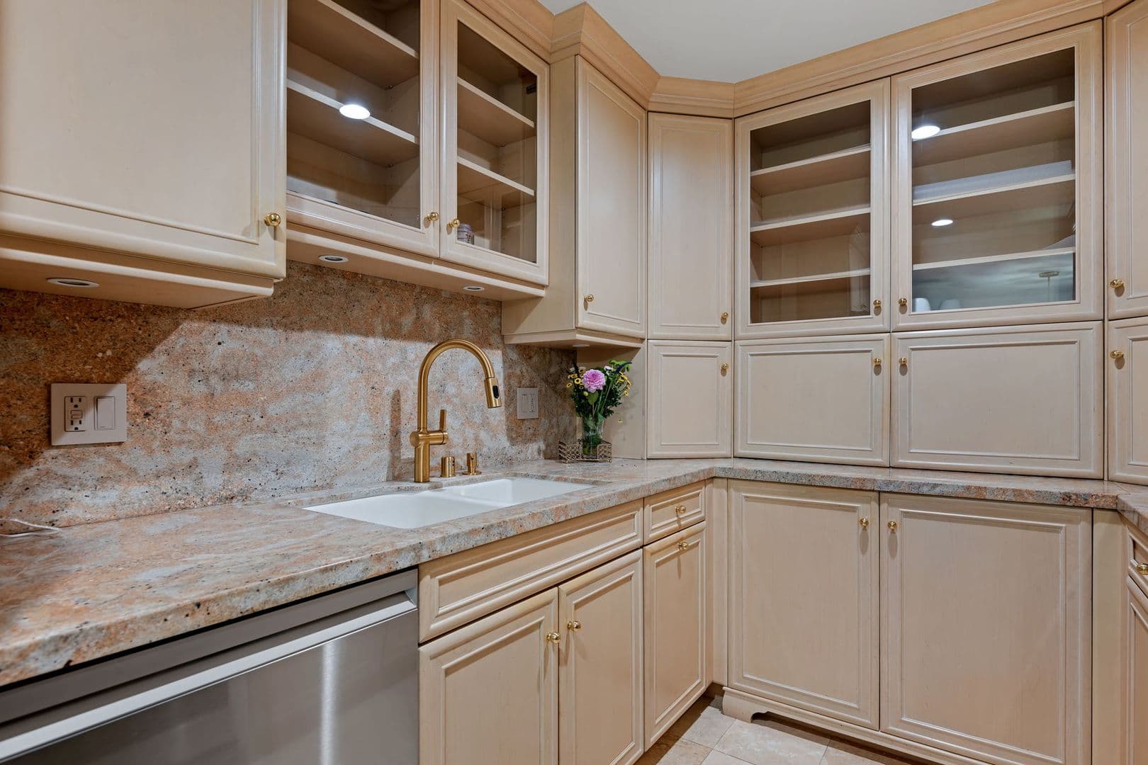Montecito House: 1034 Fairway Road