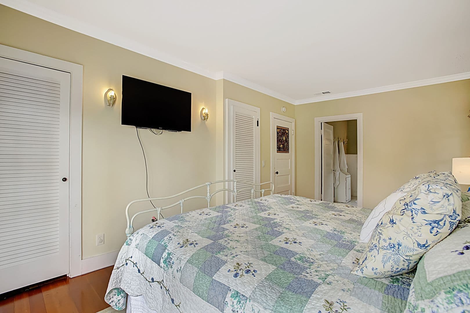Santa Barbara House: 610 East Pedregosa Street