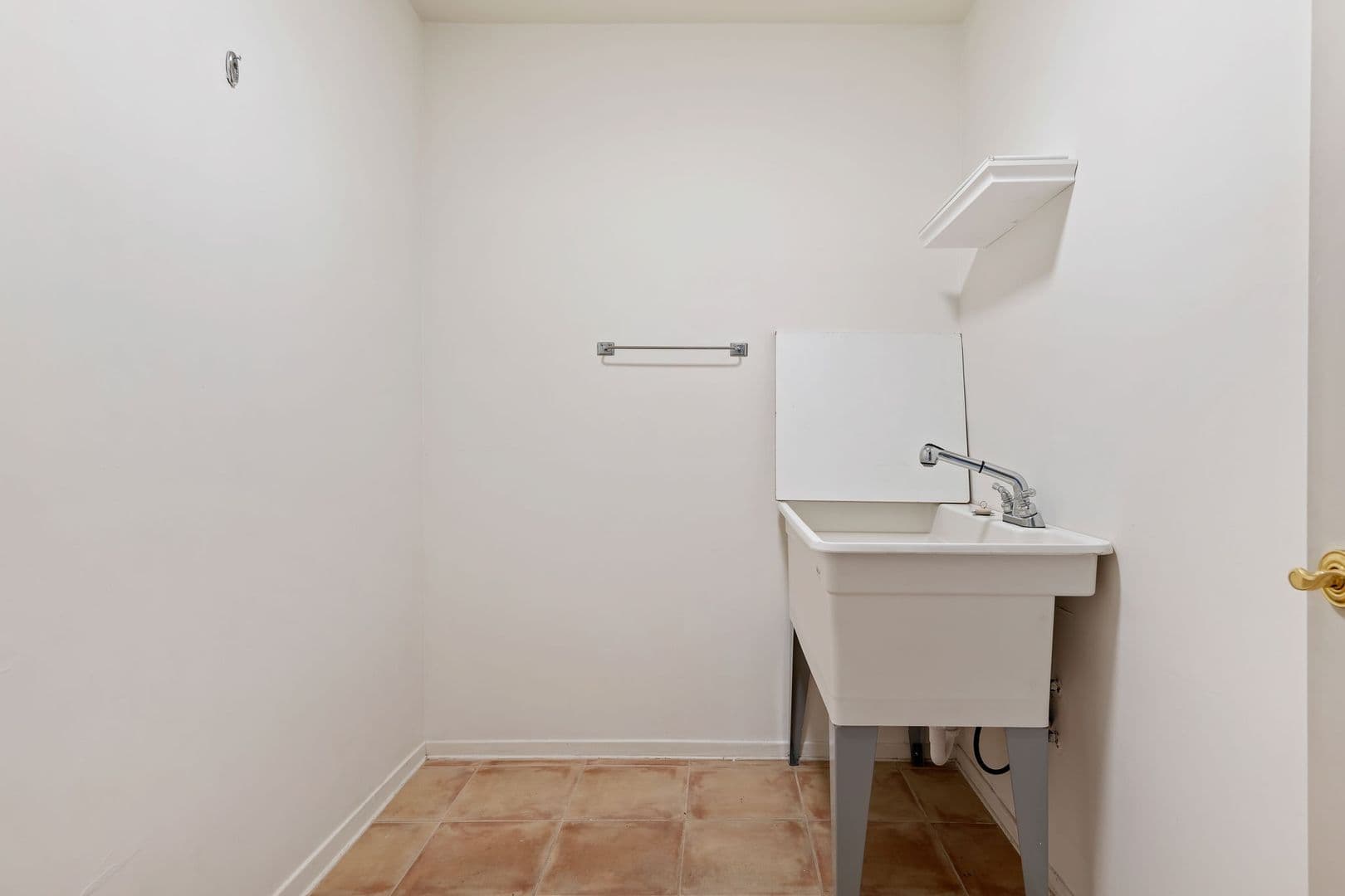 Santa Barbara House: 2525 State Street Unit 15