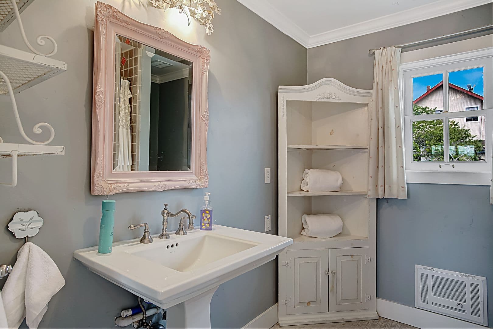 Santa Barbara House: 610 East Pedregosa Street