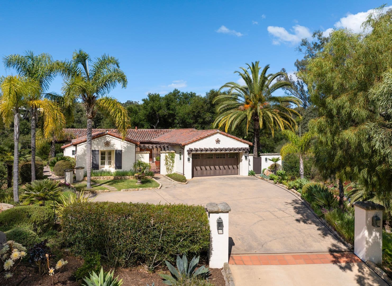 Montecito House: 655 Coyote Road