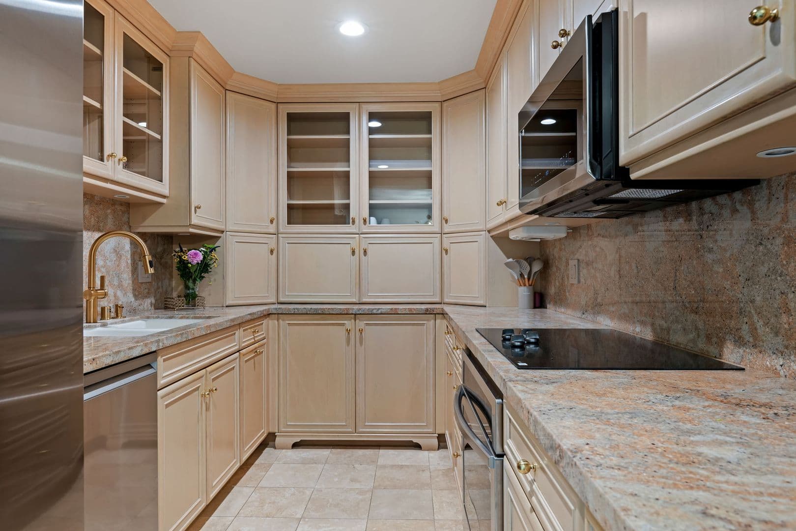 Montecito House: 1034 Fairway Road