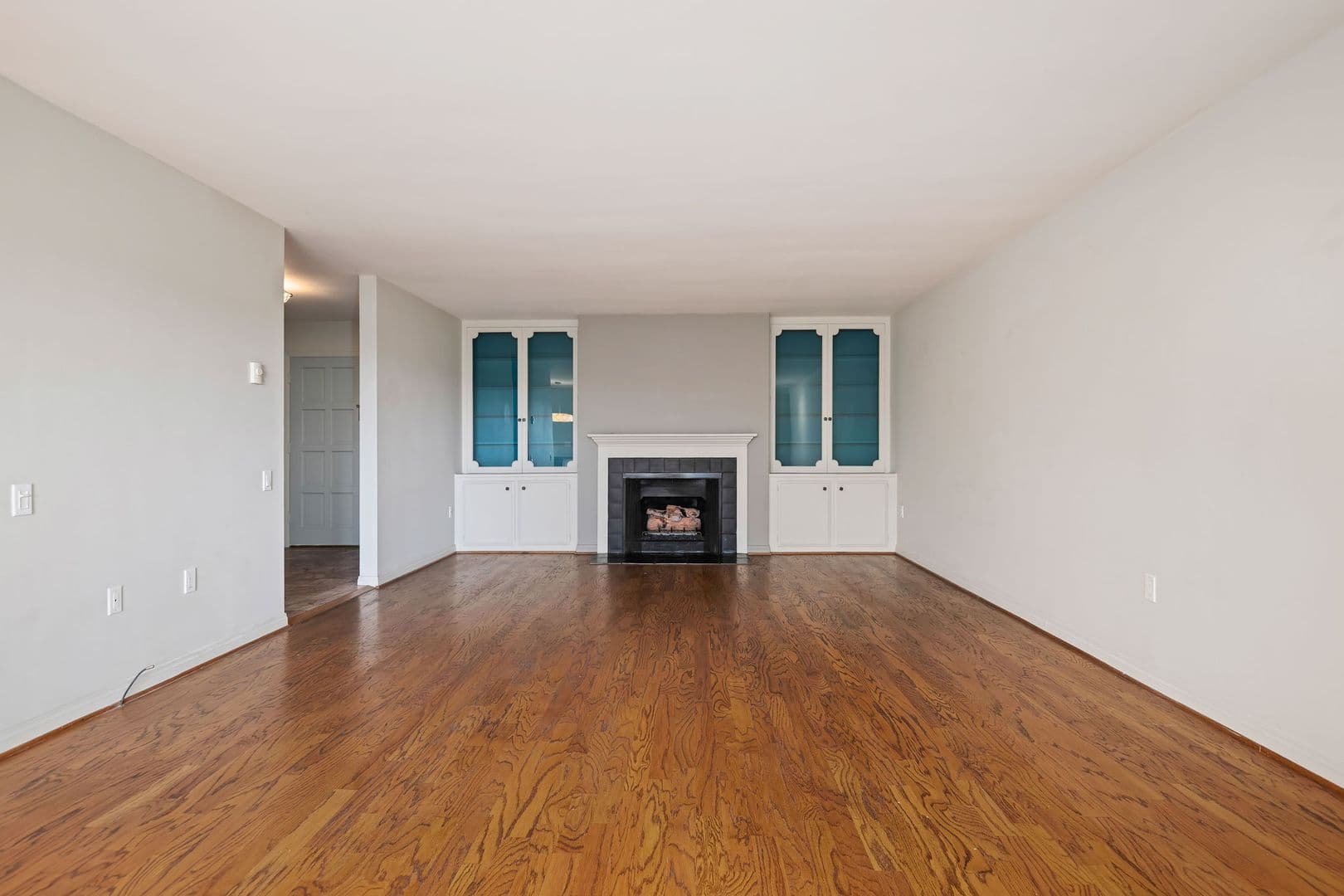 Santa Barbara House: 2525 State Street Unit 15