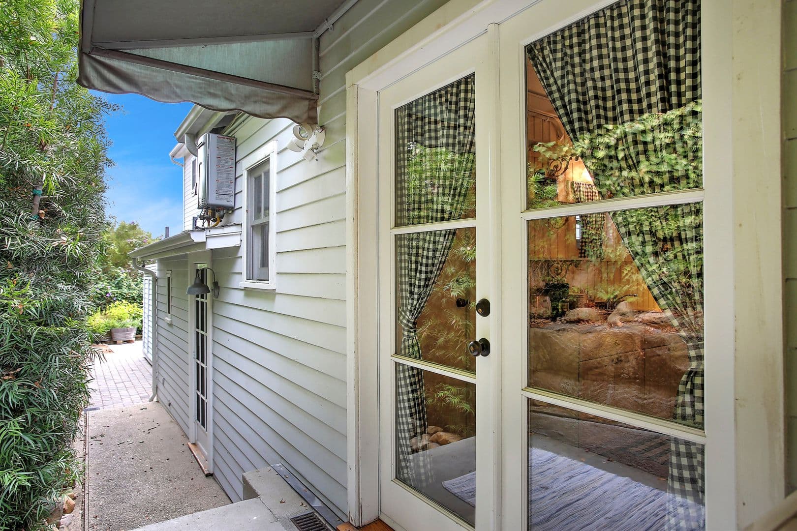 Santa Barbara House: 610 East Pedregosa Street