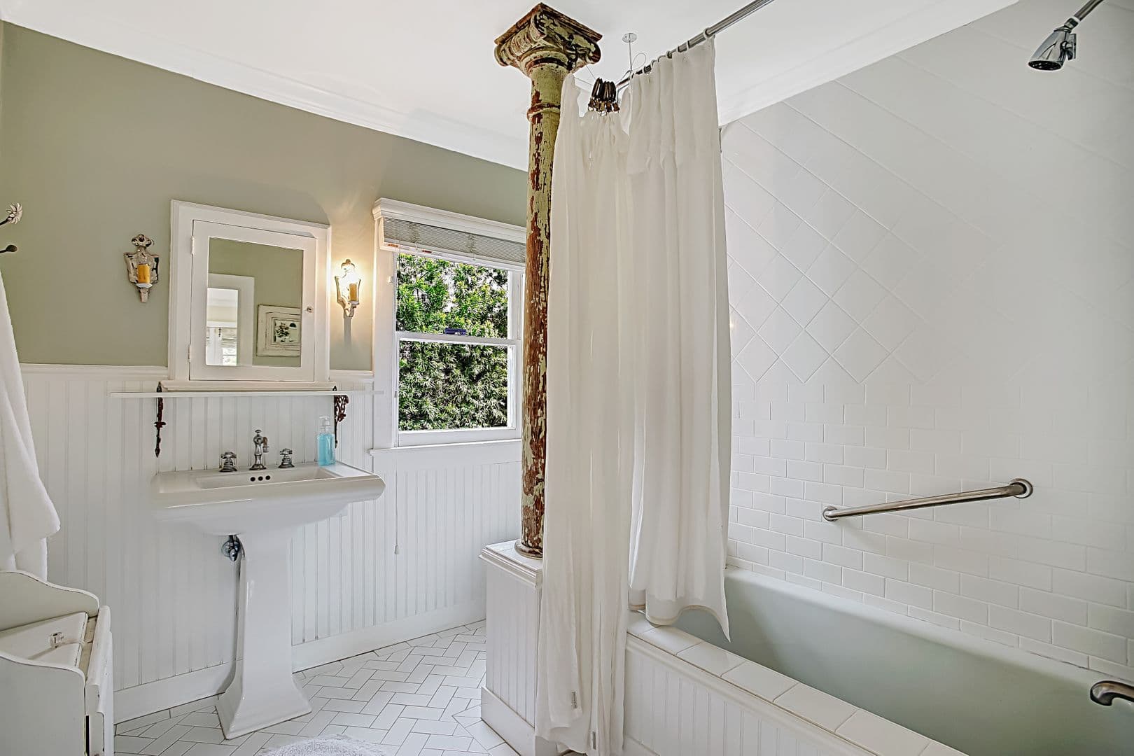 Santa Barbara House: 610 East Pedregosa Street