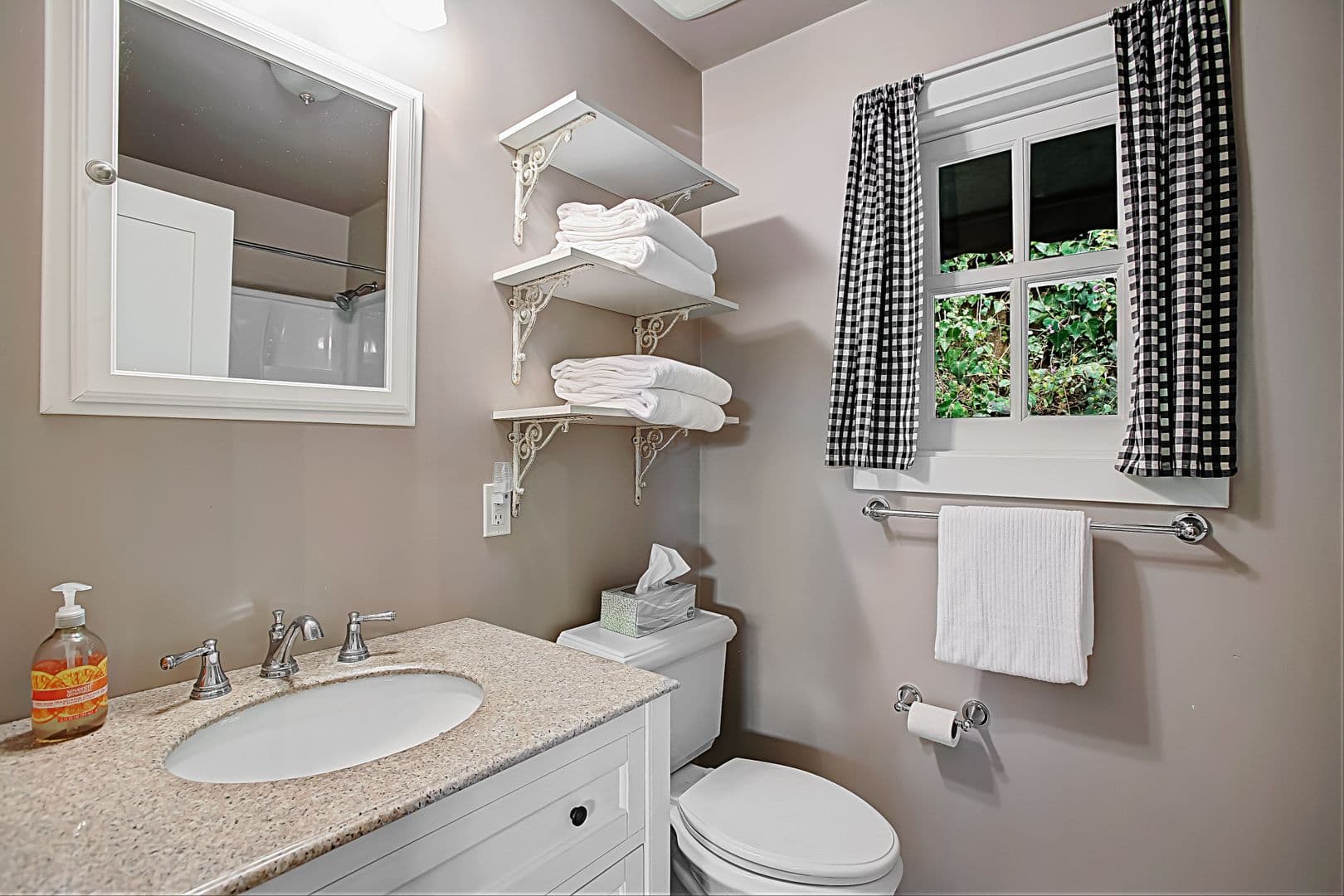 Santa Barbara House: 610 East Pedregosa Street
