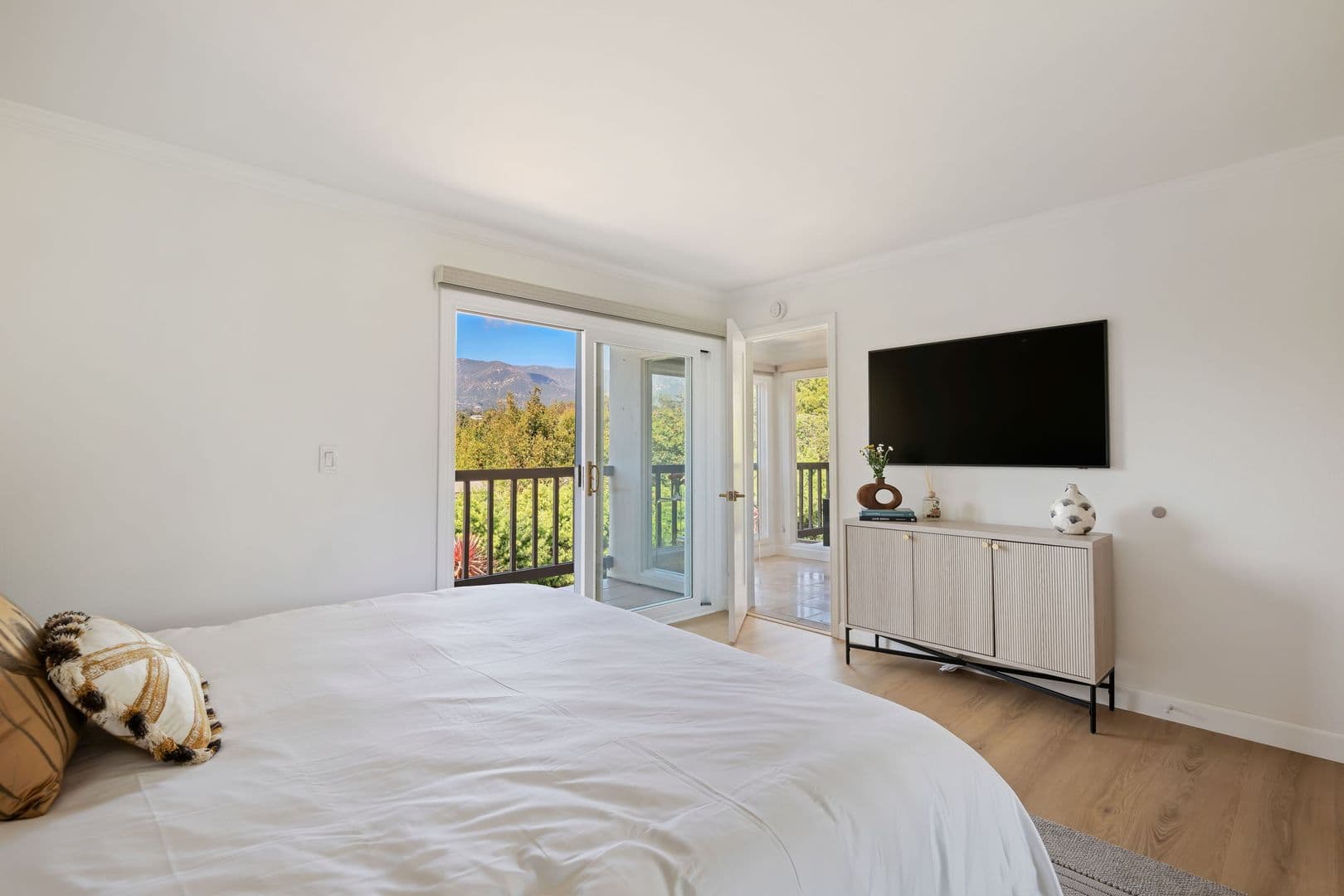 Montecito House: 1034 Fairway Road