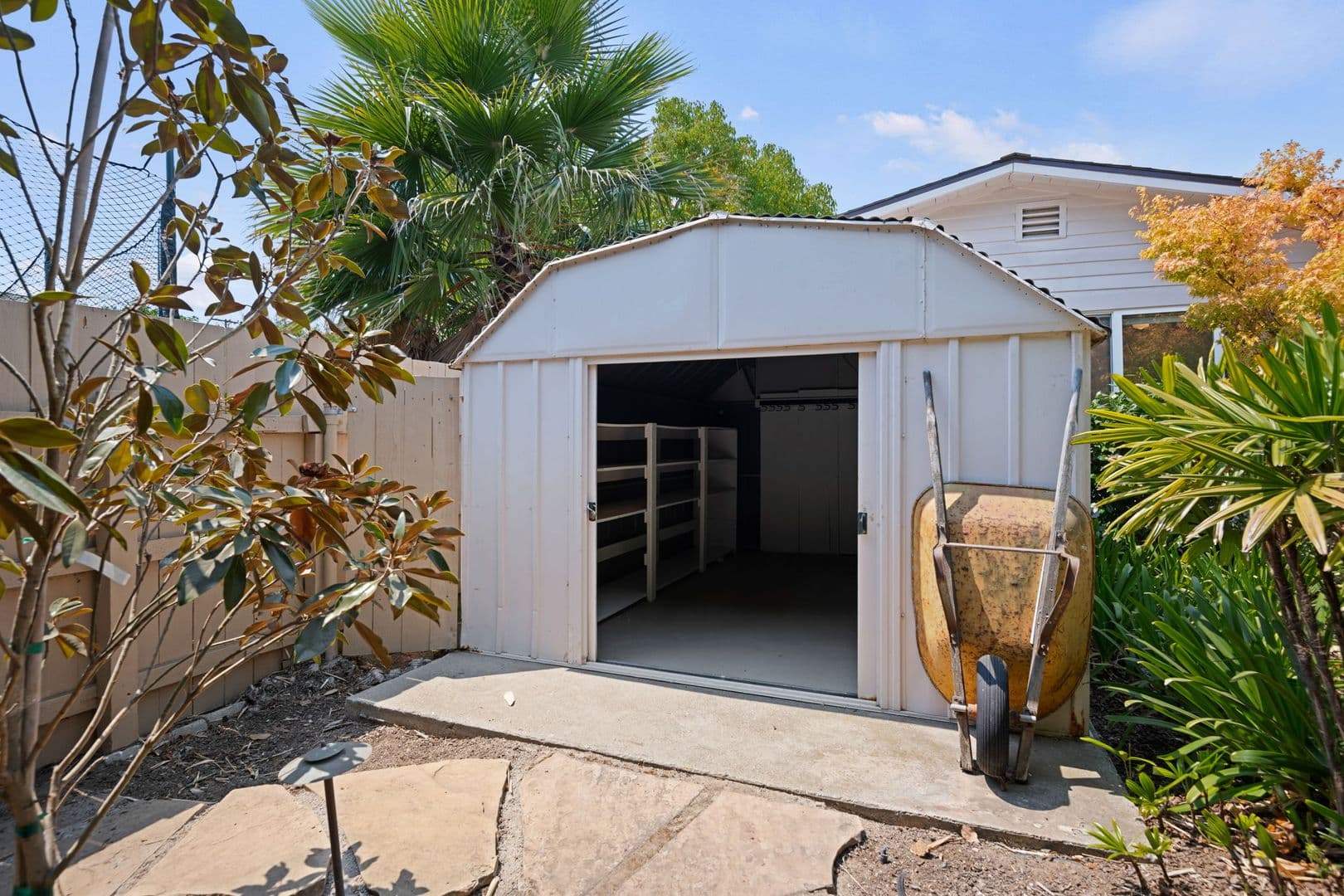 Santa Barbara House: 416 1/2 East Anapamu Street