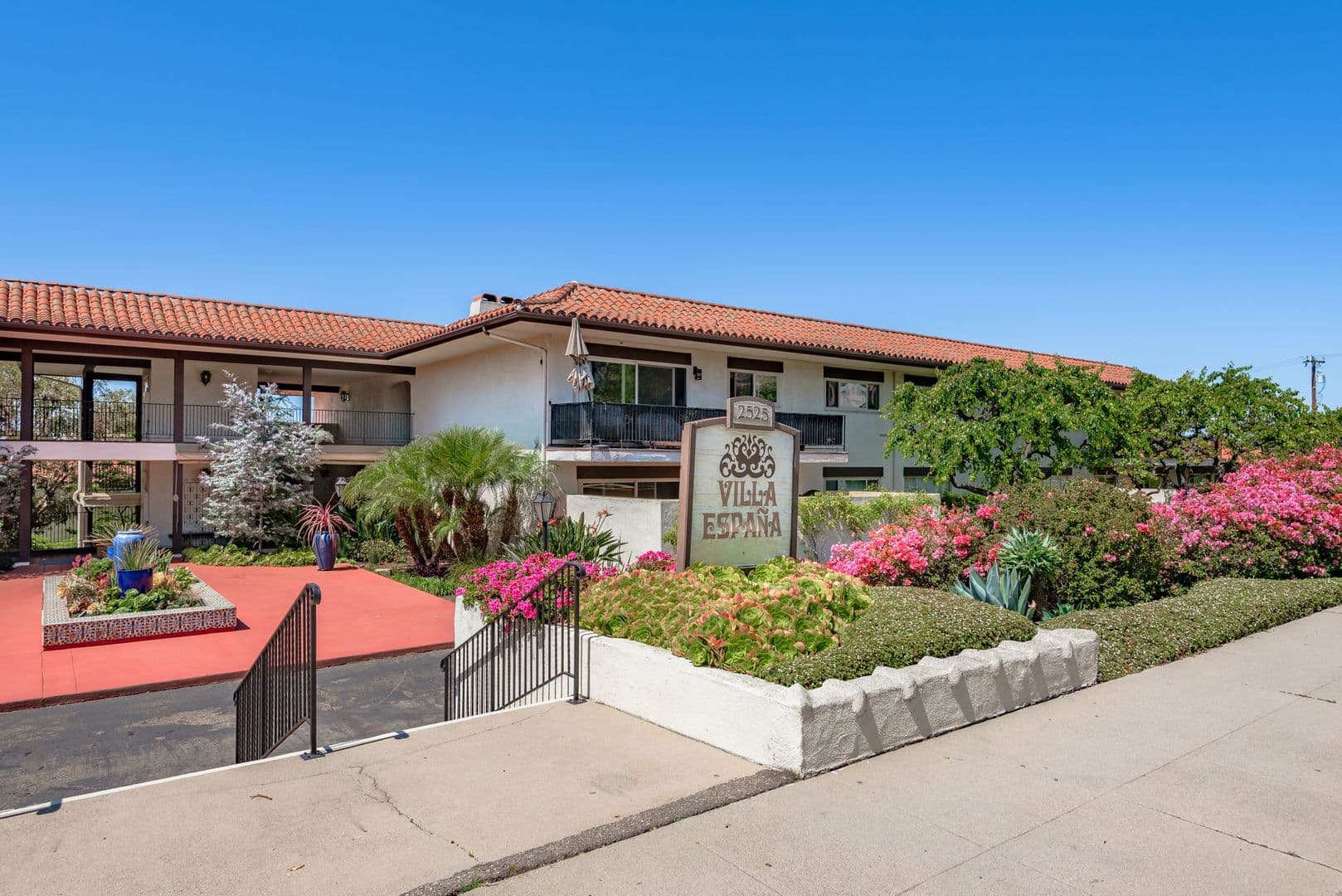 Santa Barbara House: 2525 State Street Unit 15