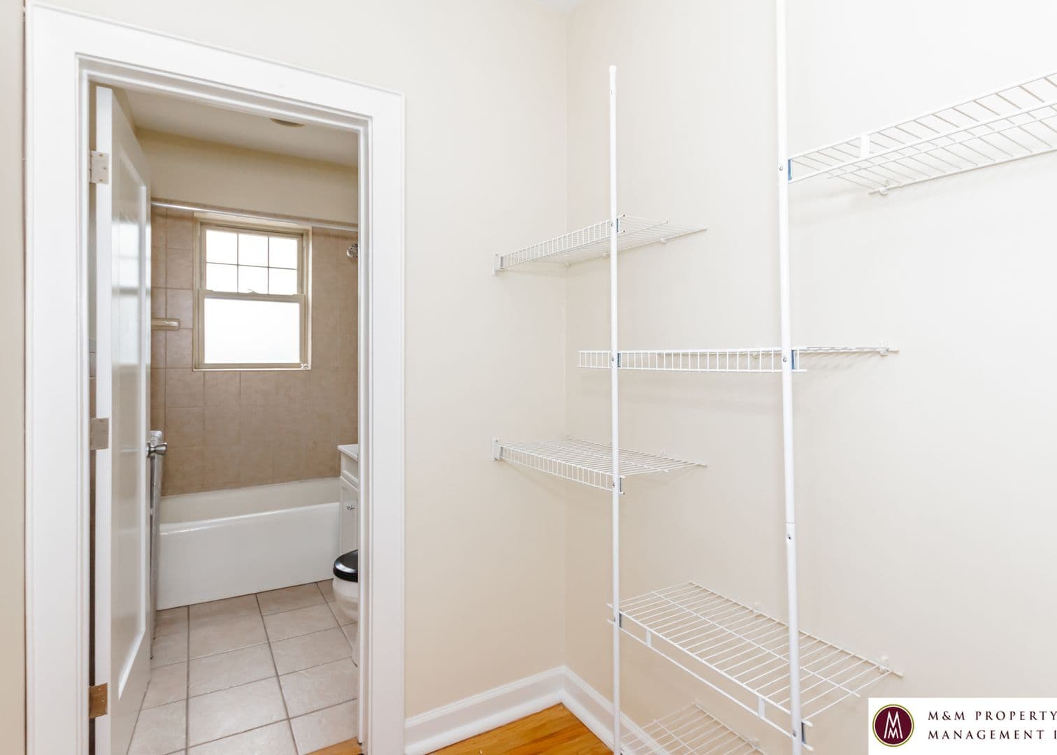 Oak Park Apartment: 901 S. Clinton