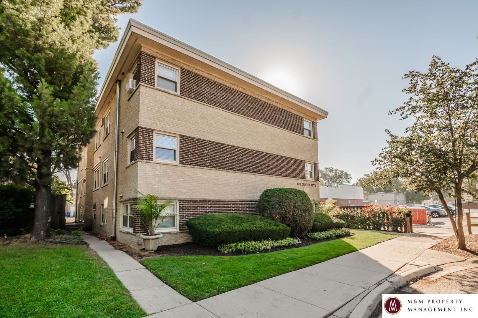 Oak Park Apartment: 432 Clinton