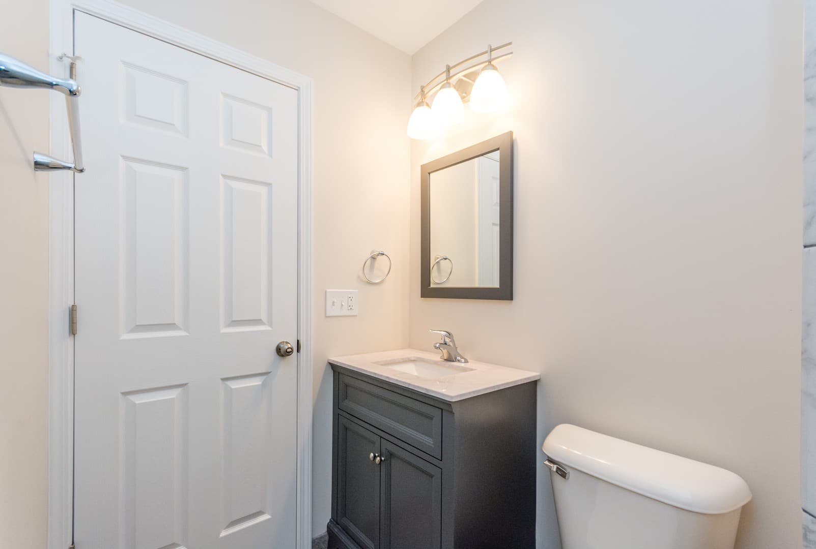 Chicago Apartment: 915 Aberdeen St