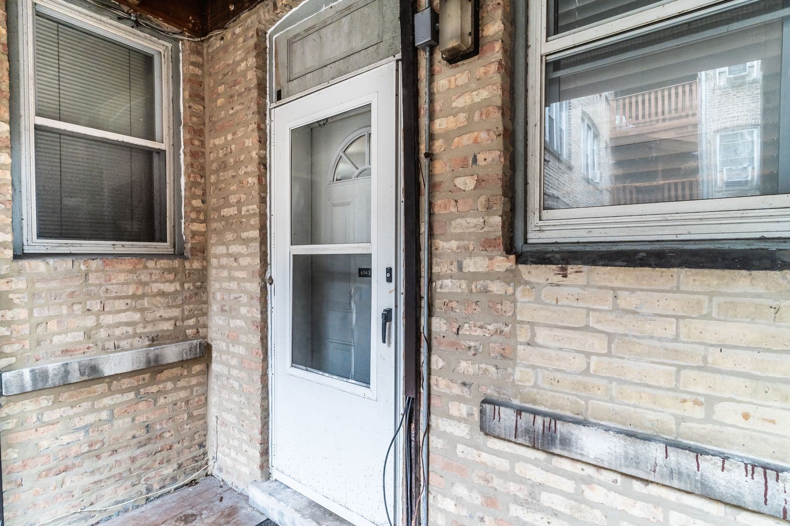 Oak Park Apartment: 628 Harrison