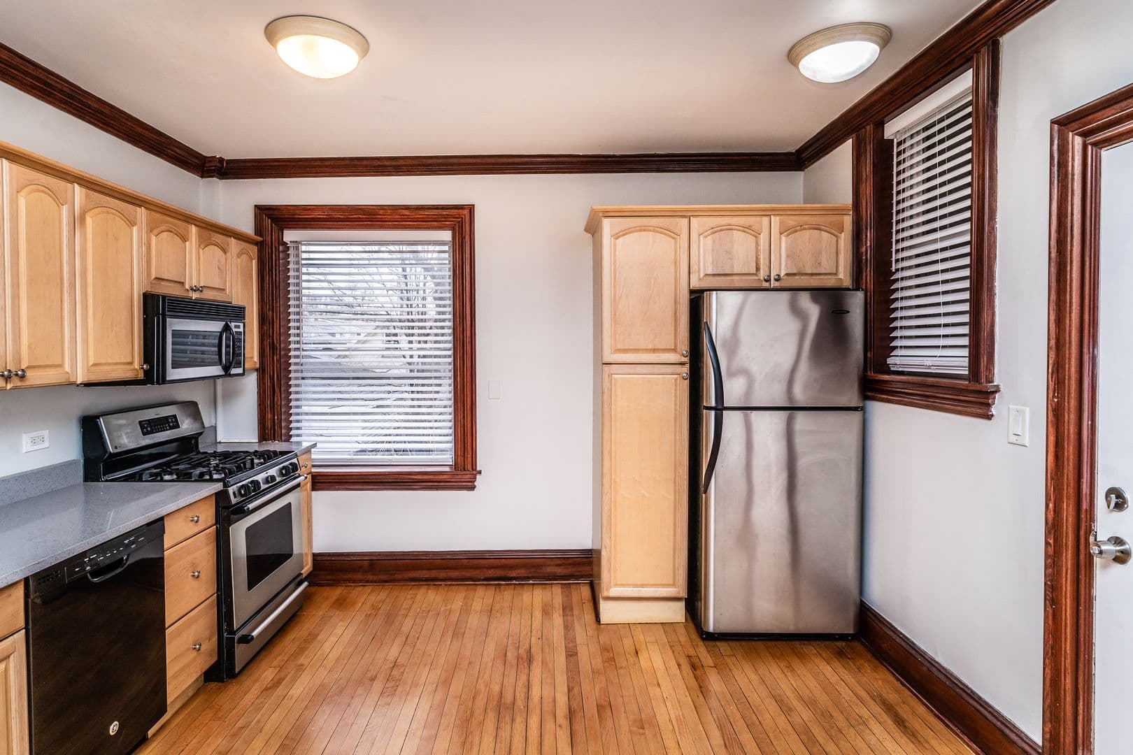 Oak Park Apartment: 628 Harrison