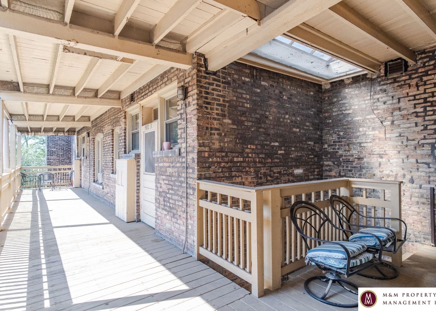 Oak Park Apartment: 327 Harrison