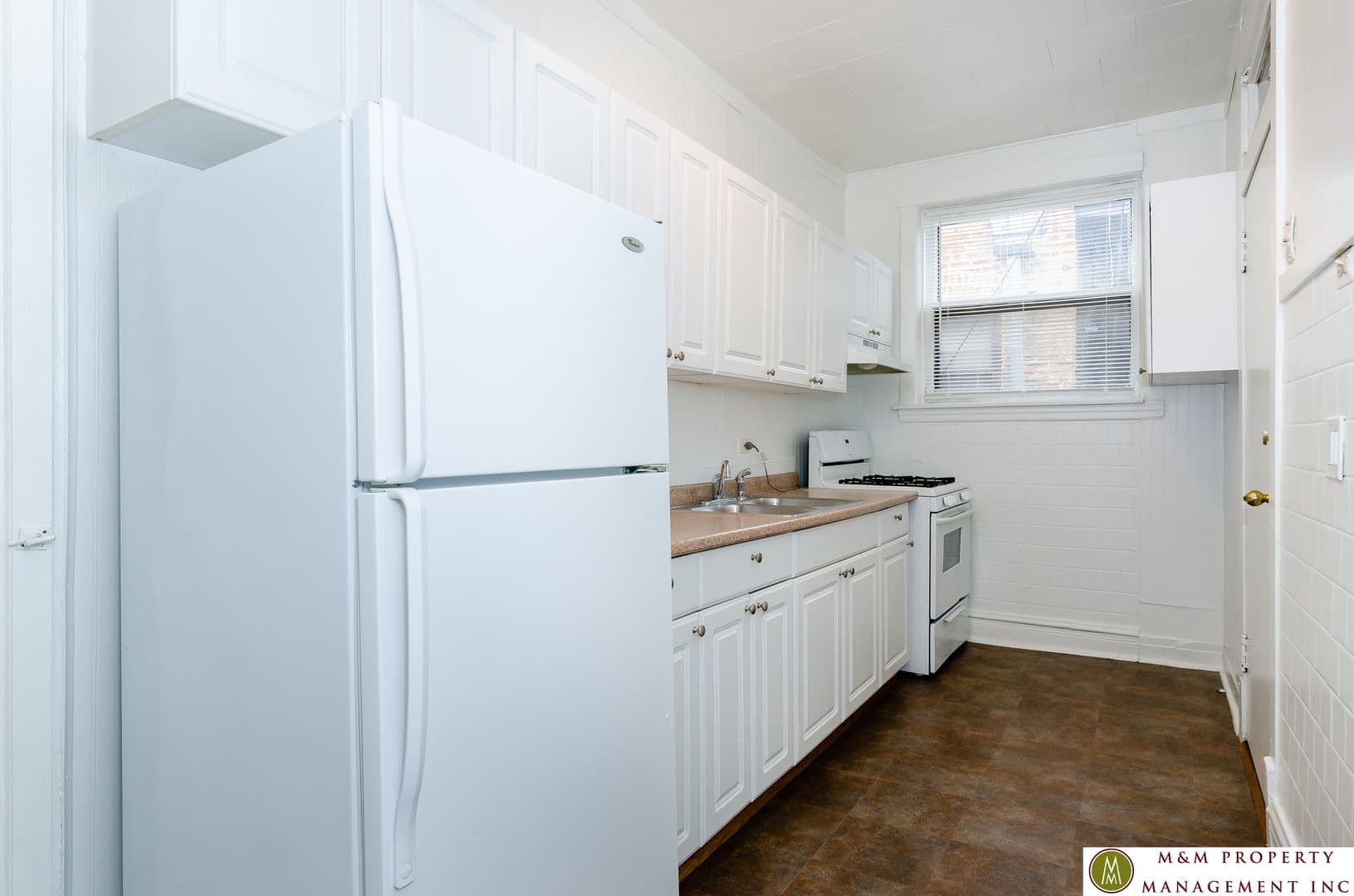 Oak Park Apartment: 944 S. Oak Park Avenue