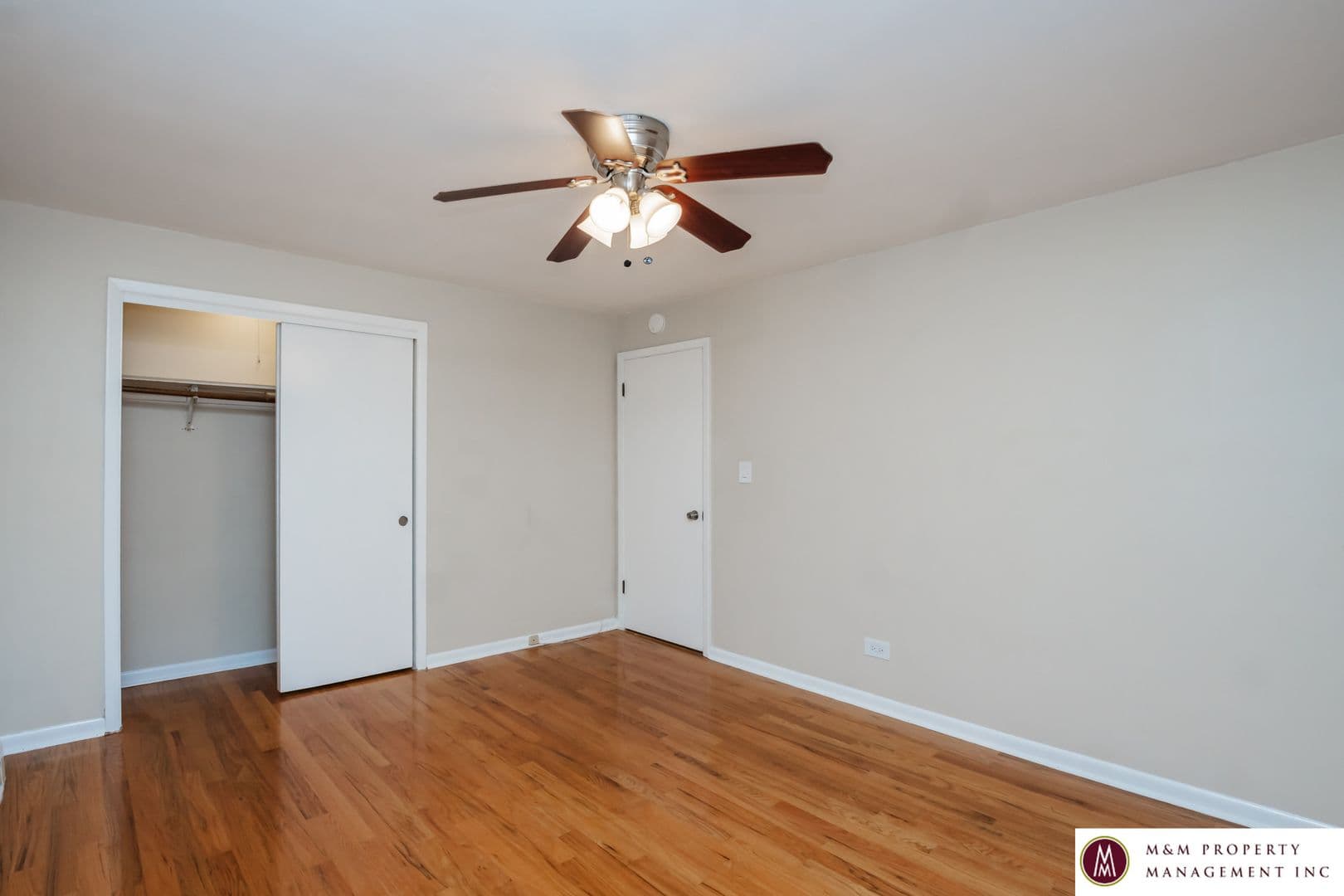 Oak Park Apartment: 432 Clinton