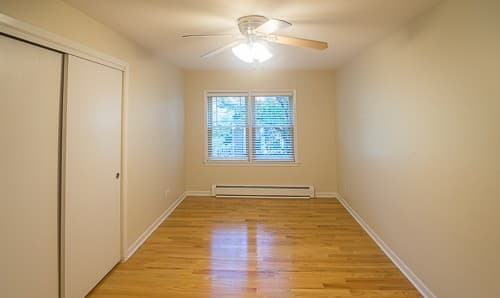Oak Park Apartment: 432 Clinton