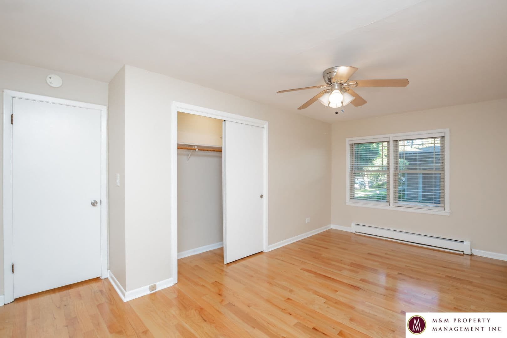 Oak Park Apartment: 432 Clinton