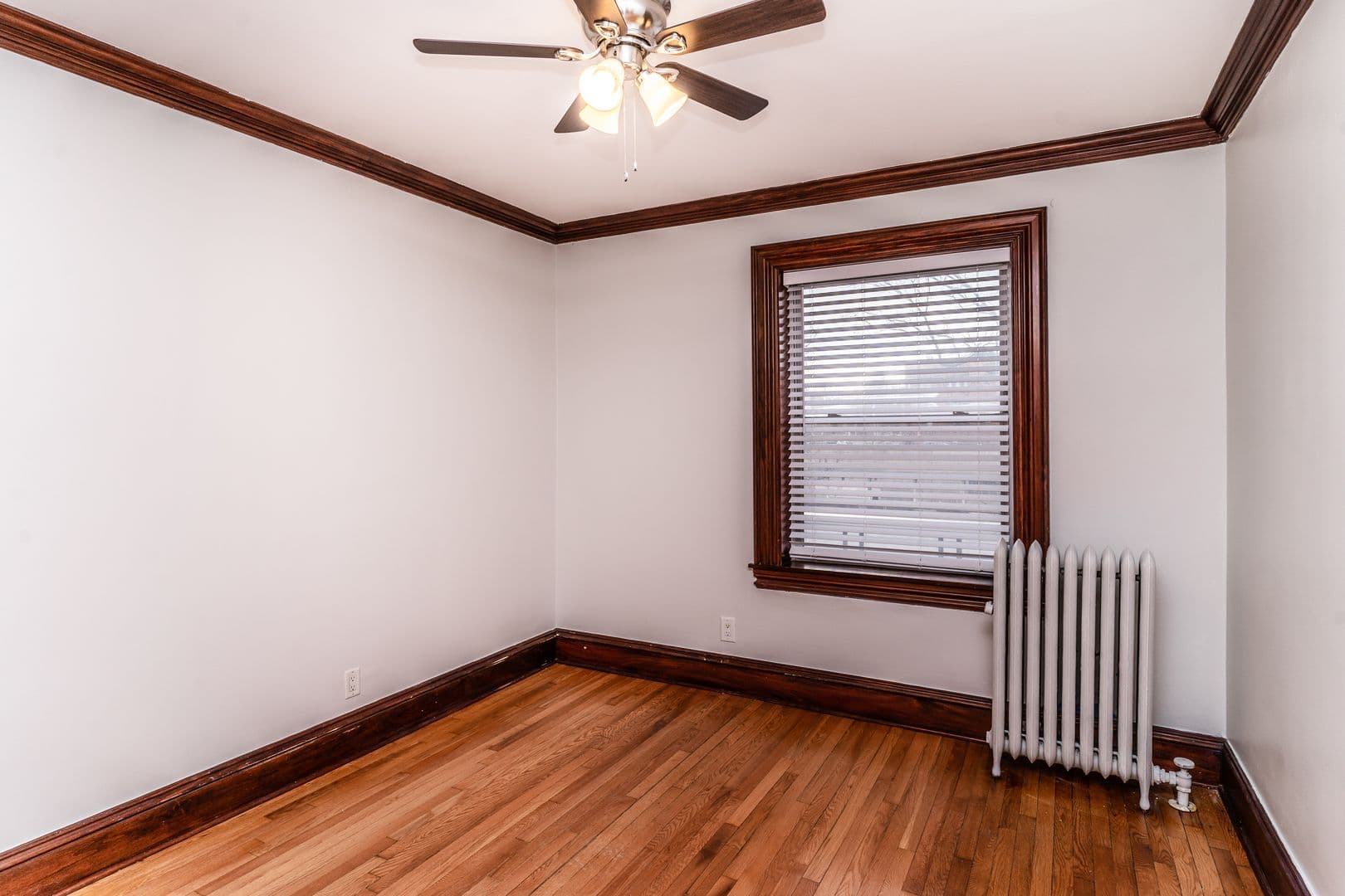 Oak Park Apartment: 628 Harrison