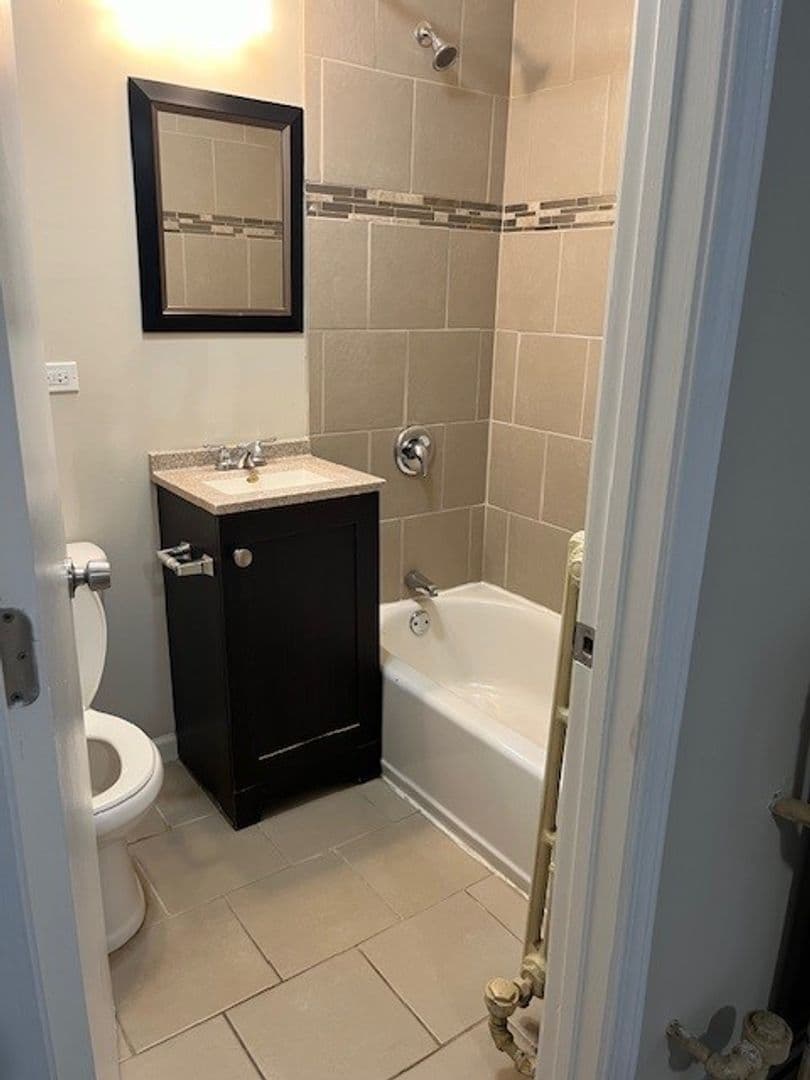 Oak Park Apartment: 1116 Washington BLVD