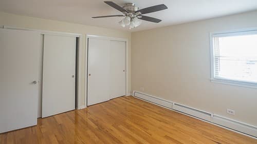 Oak Park Apartment: 432 Clinton