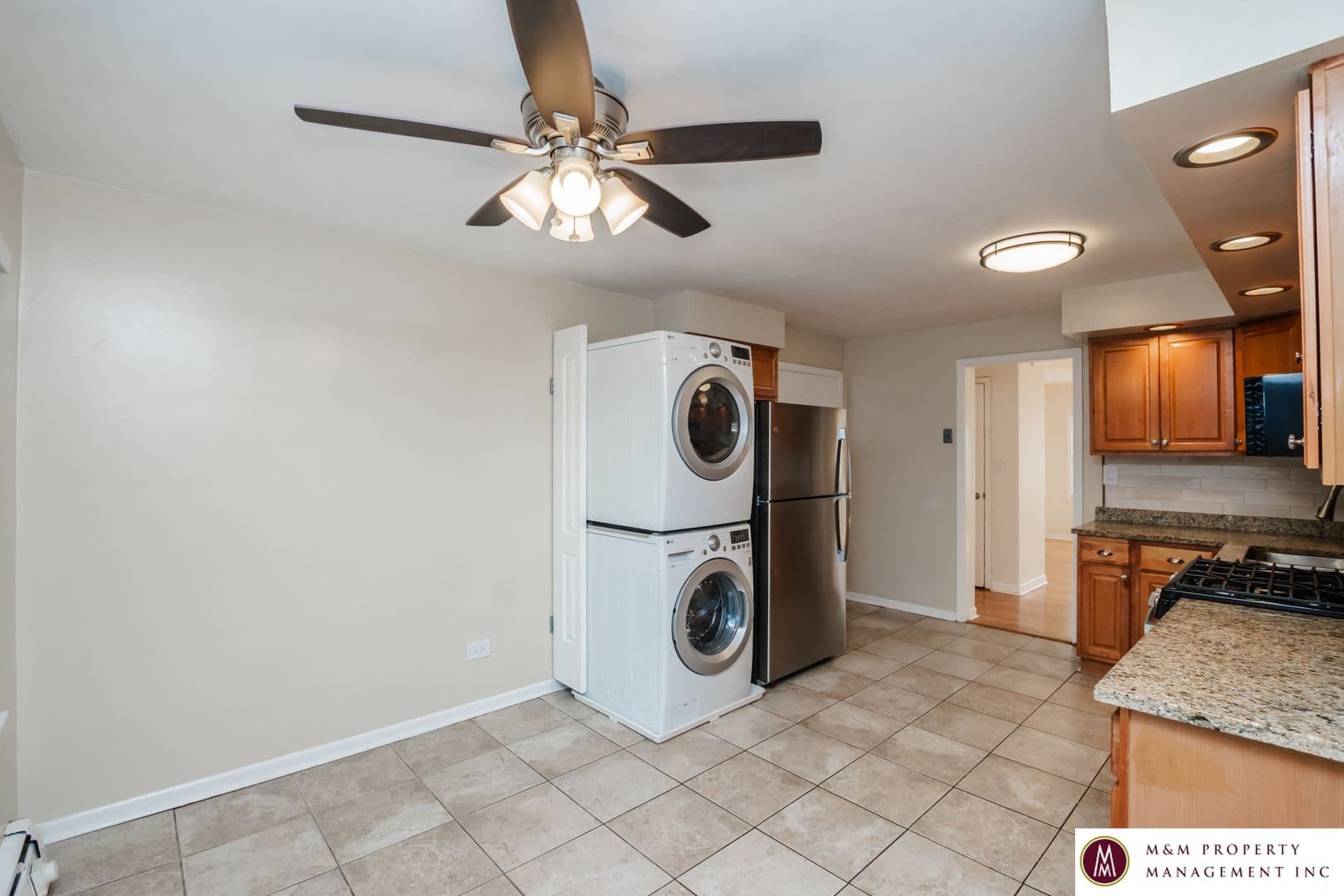 Oak Park Apartment: 432 Clinton