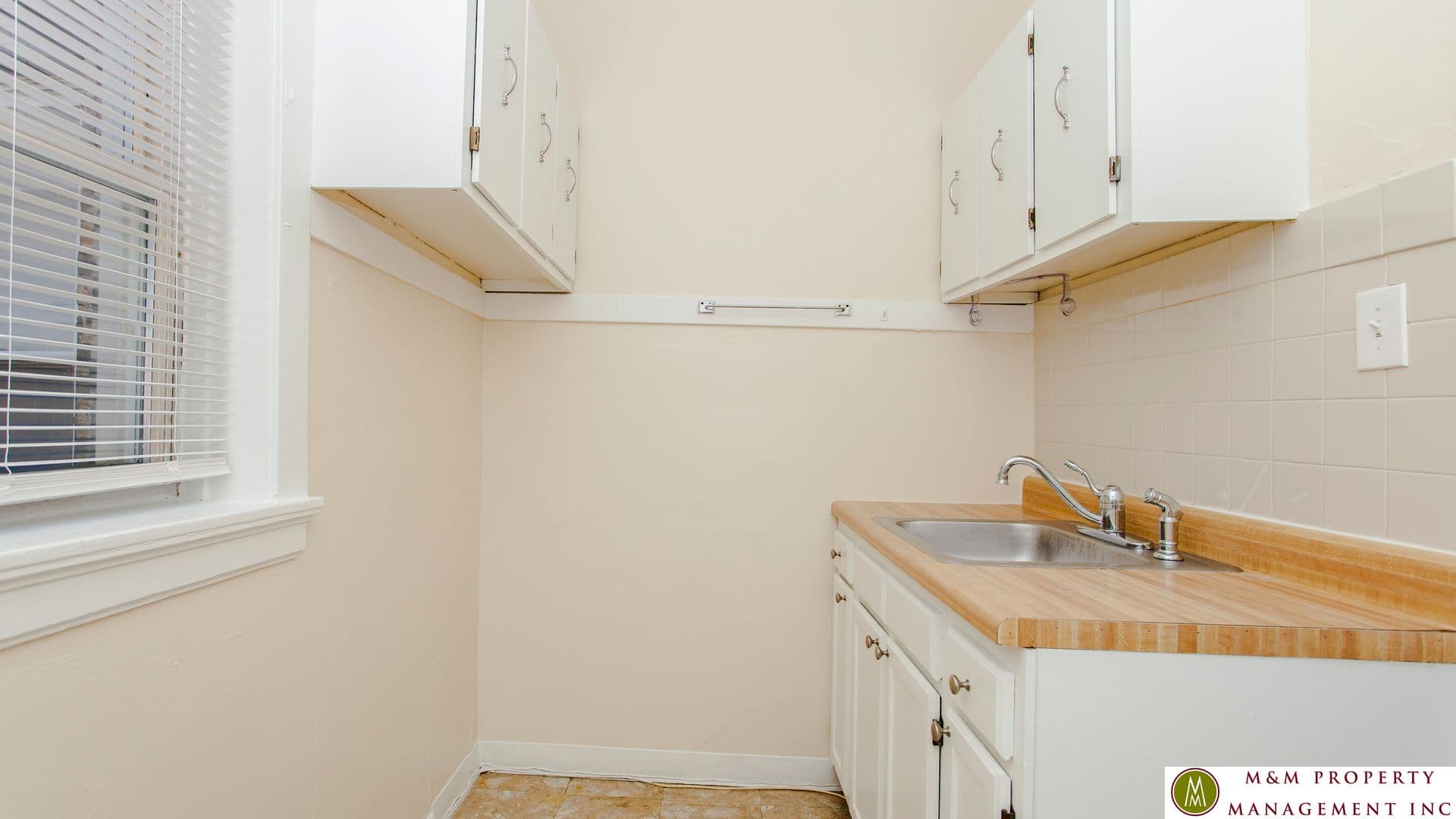 Oak Park Apartment: 255 S. Maple