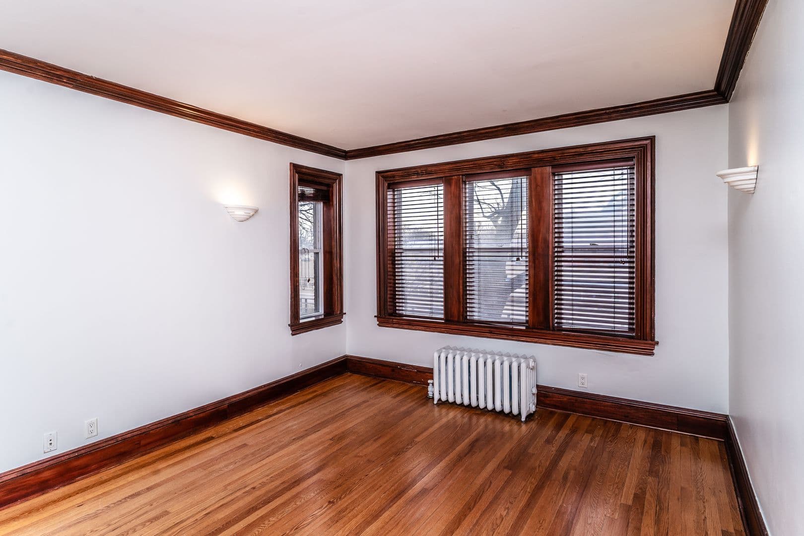 Oak Park Apartment: 628 Harrison