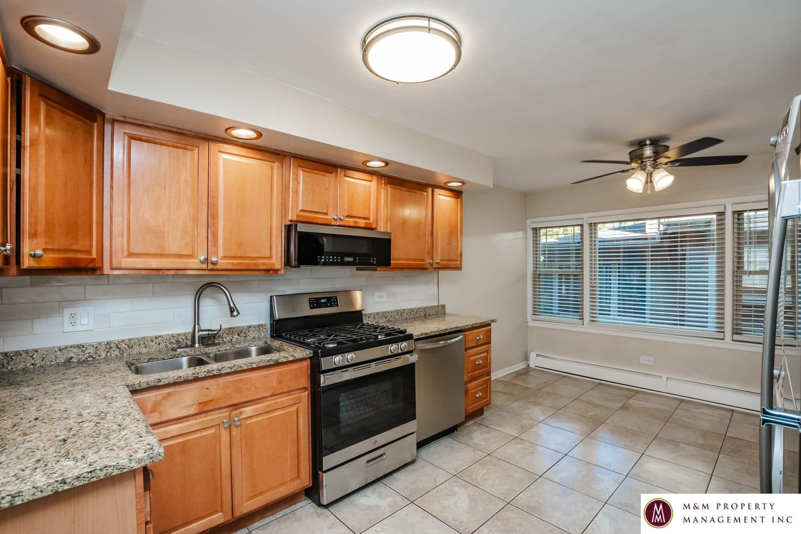 Oak Park Apartment: 432 Clinton