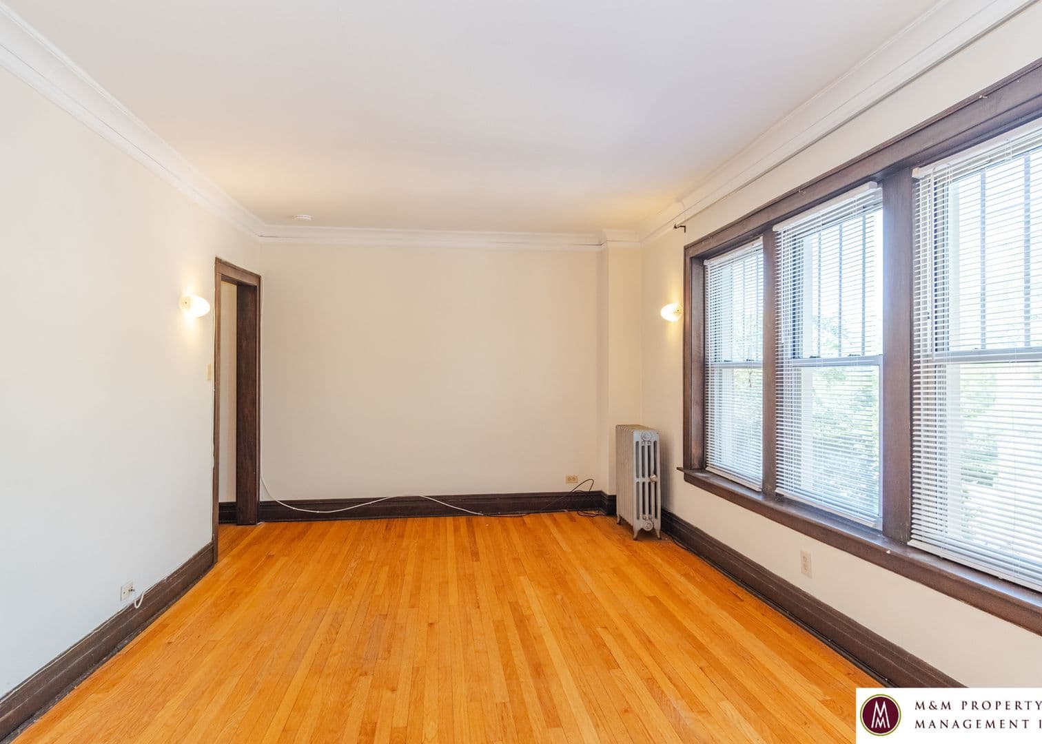 Oak Park Apartment: 327 Harrison