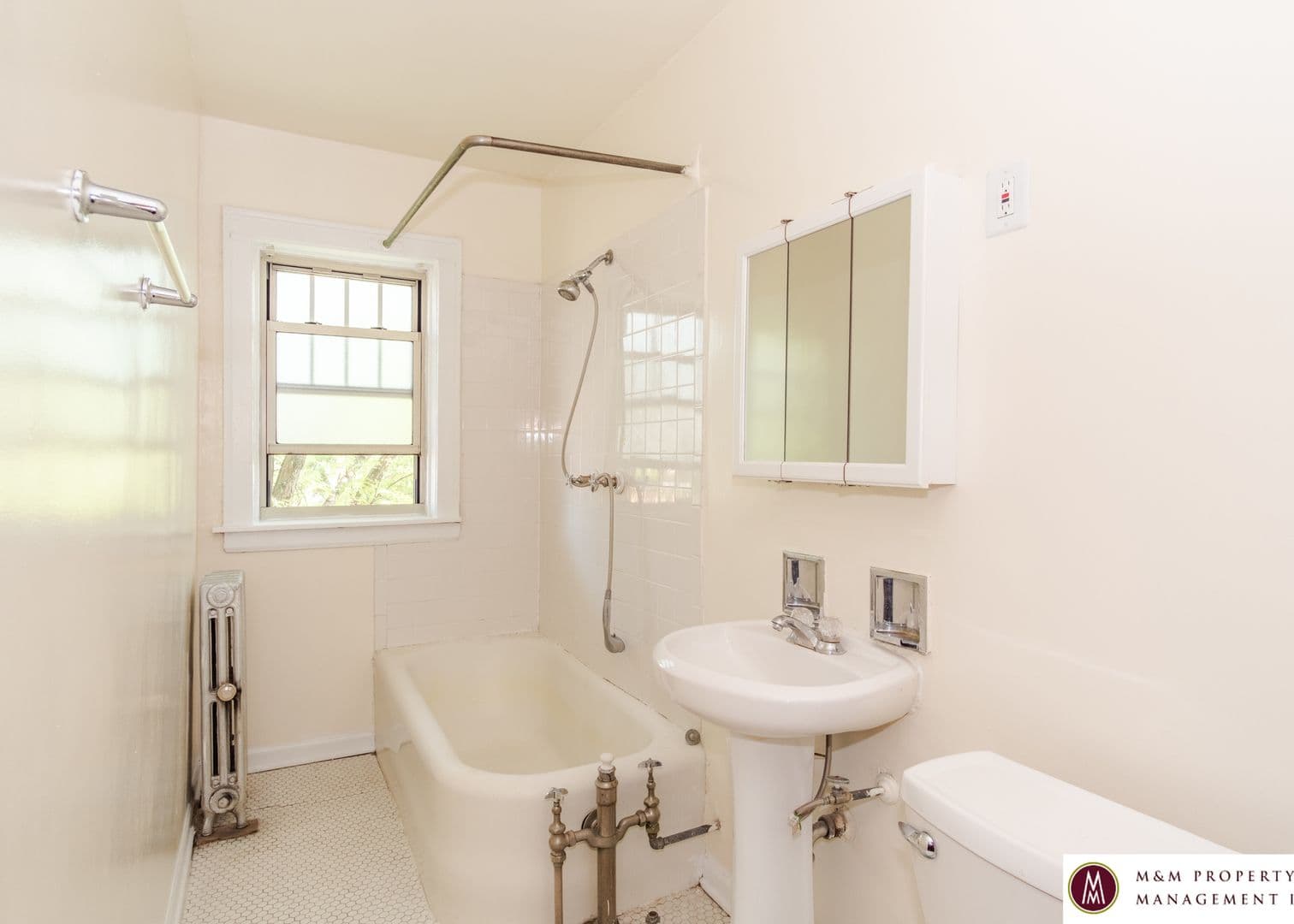 Oak Park Apartment: 327 Harrison