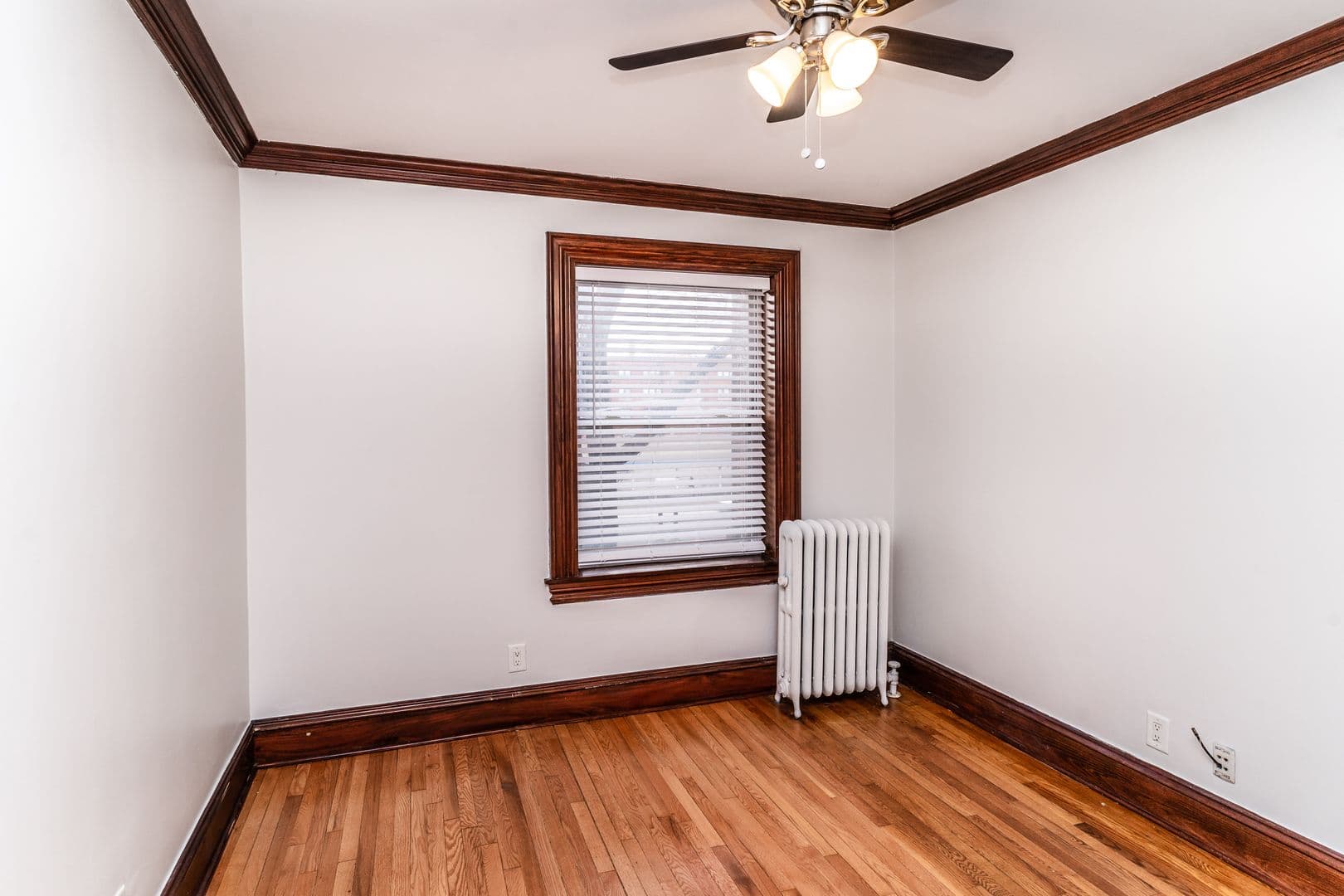 Oak Park Apartment: 628 Harrison