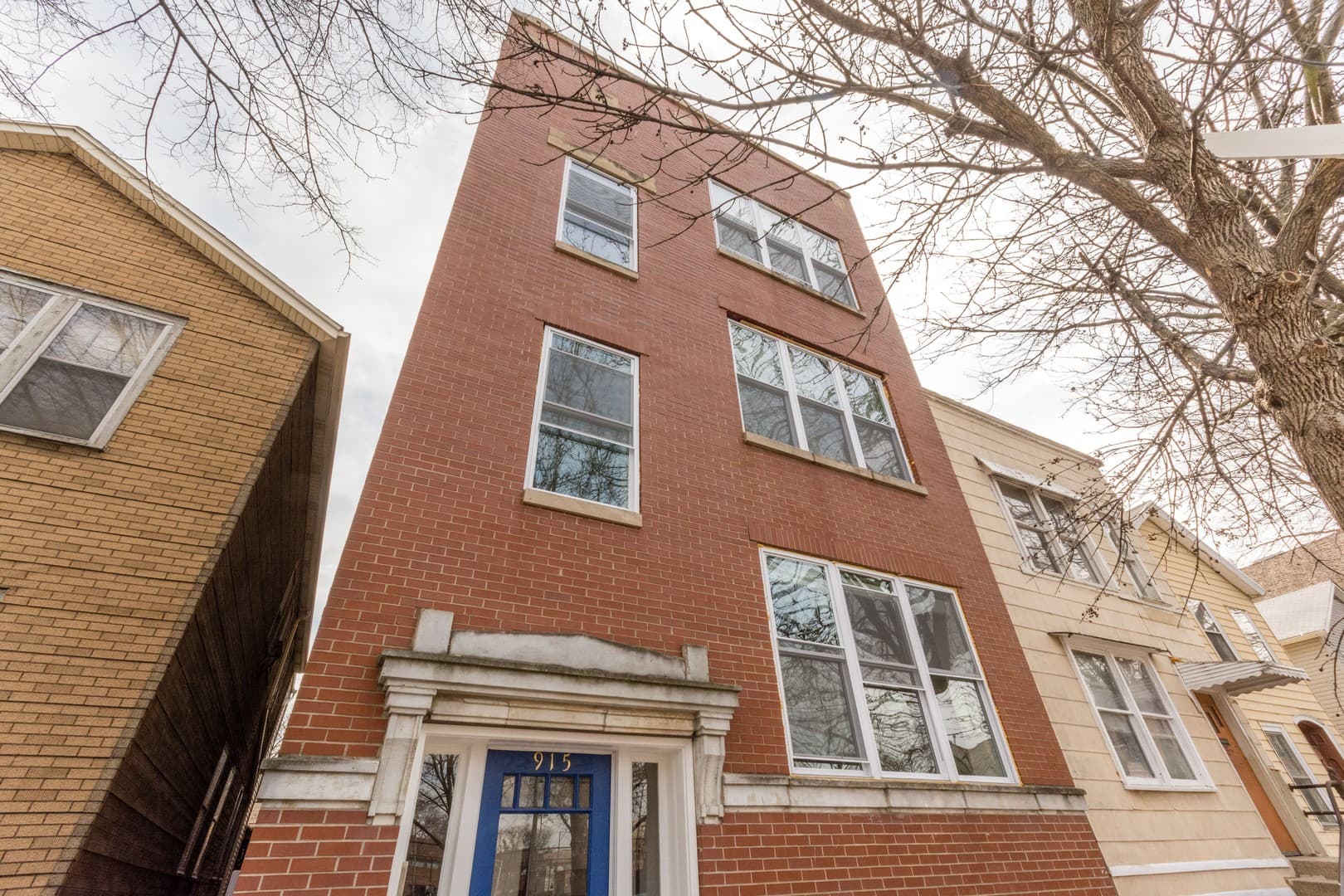 Chicago Apartment: 915 Aberdeen St