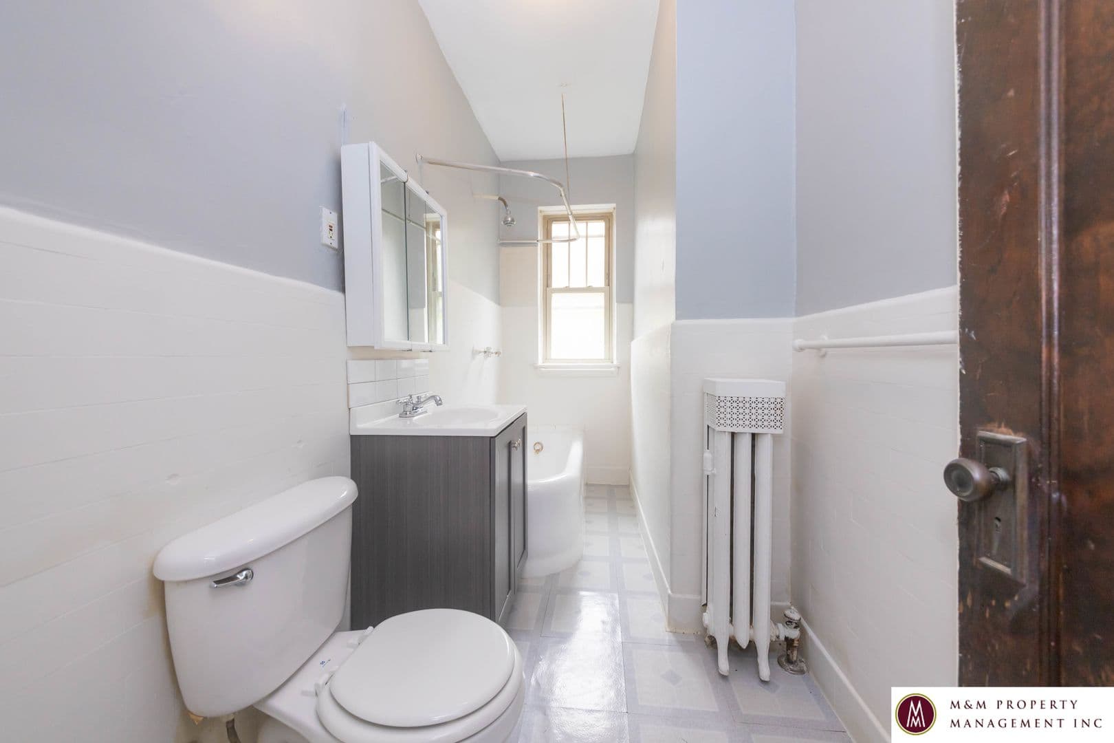 Oak Park Apartment: 458 Washington Blvd