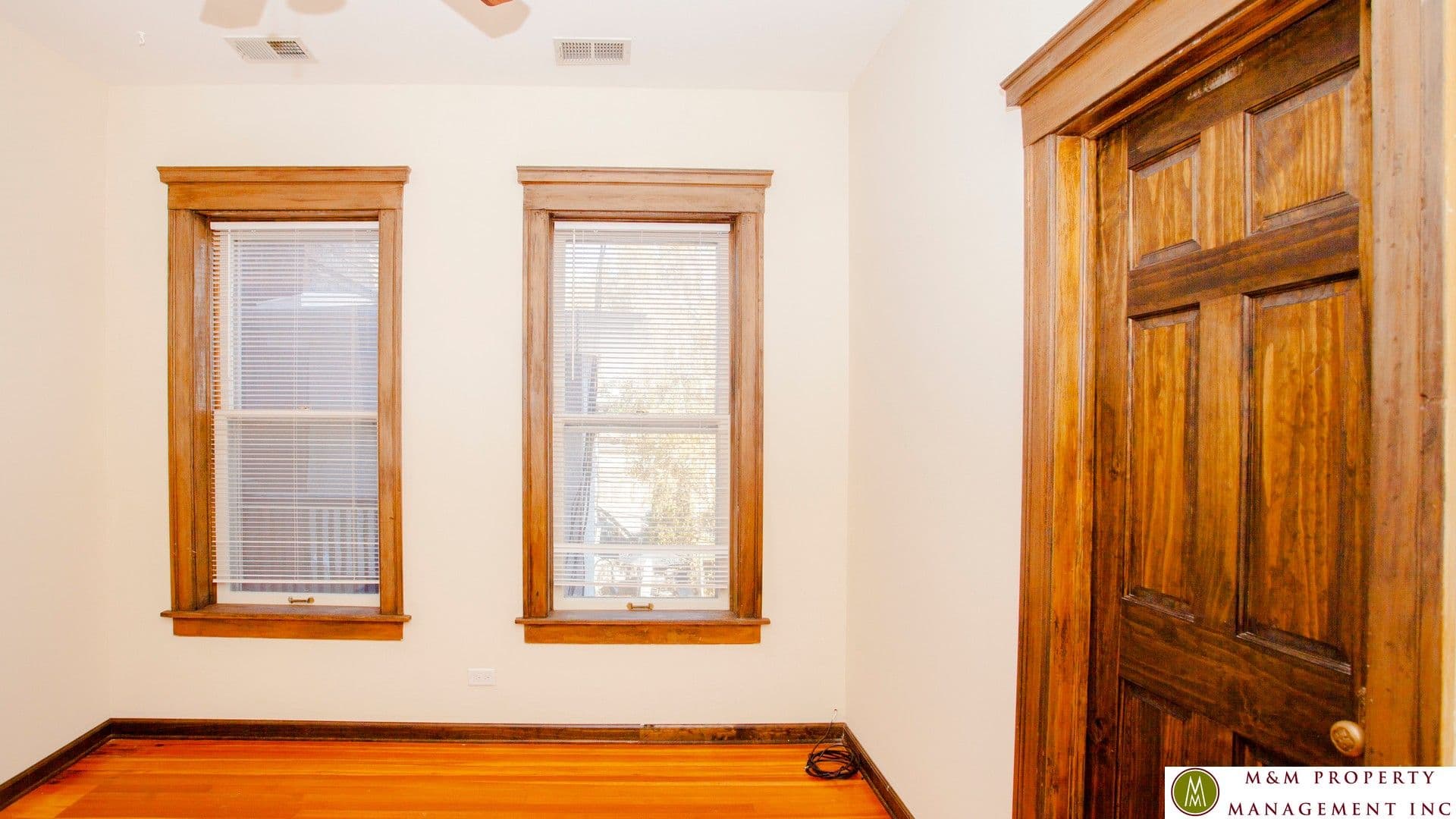 Oak Park Apartment: 112 Home Ave.