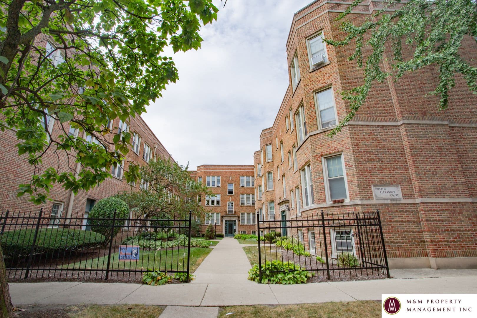 Oak Park Apartment: 437 S. Kenilworth