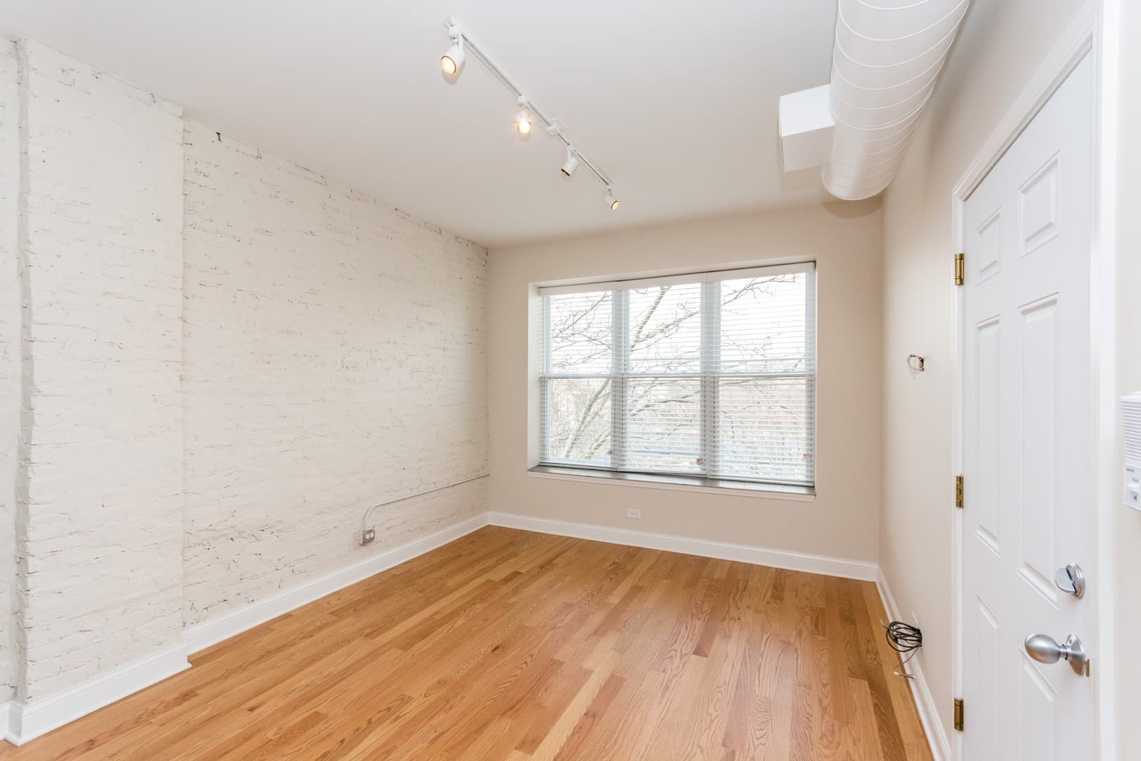Chicago Apartment: 915 Aberdeen St