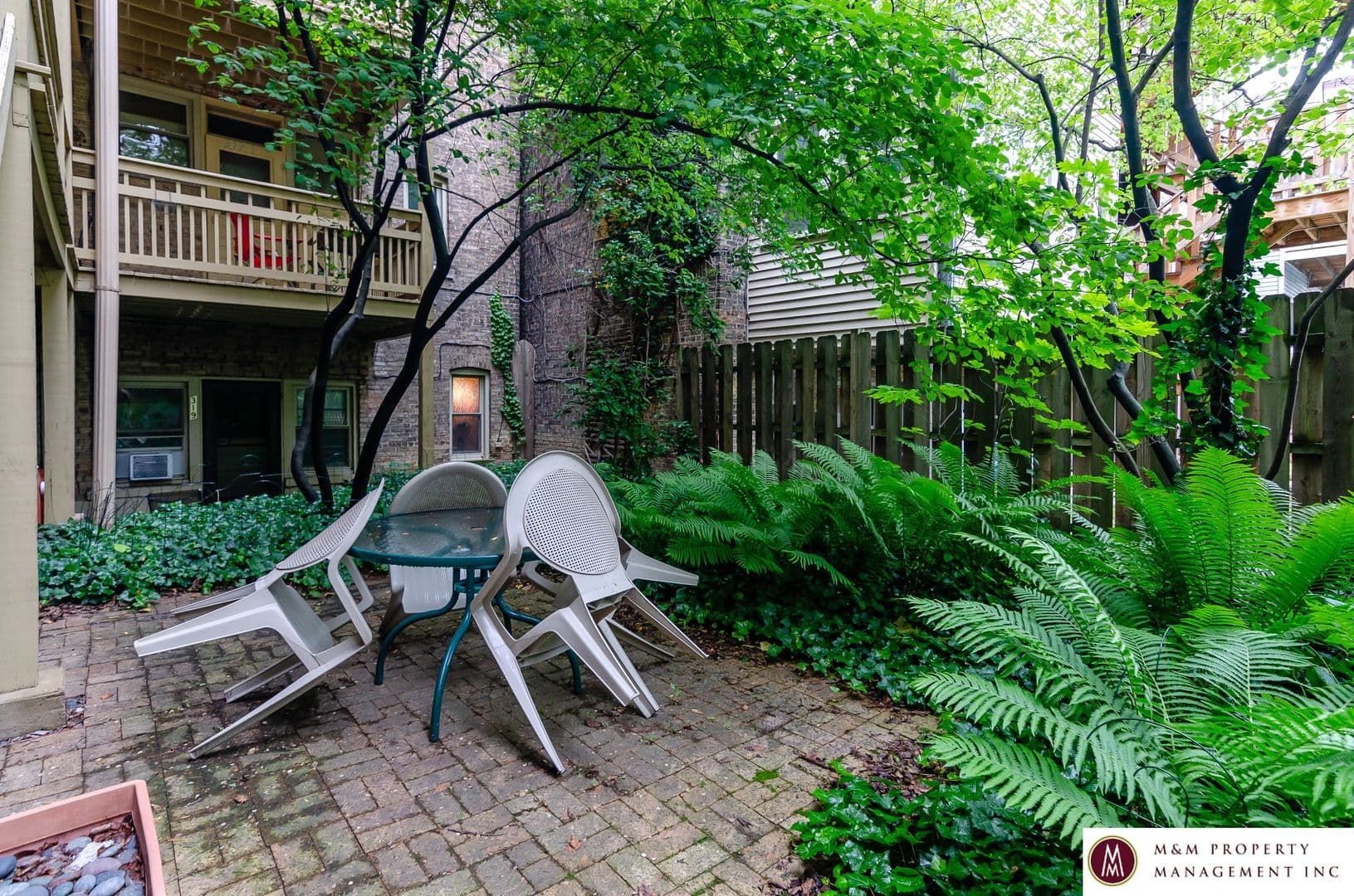 Oak Park Apartment: 319 Harrison