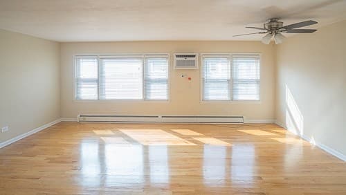 Oak Park Apartment: 432 Clinton