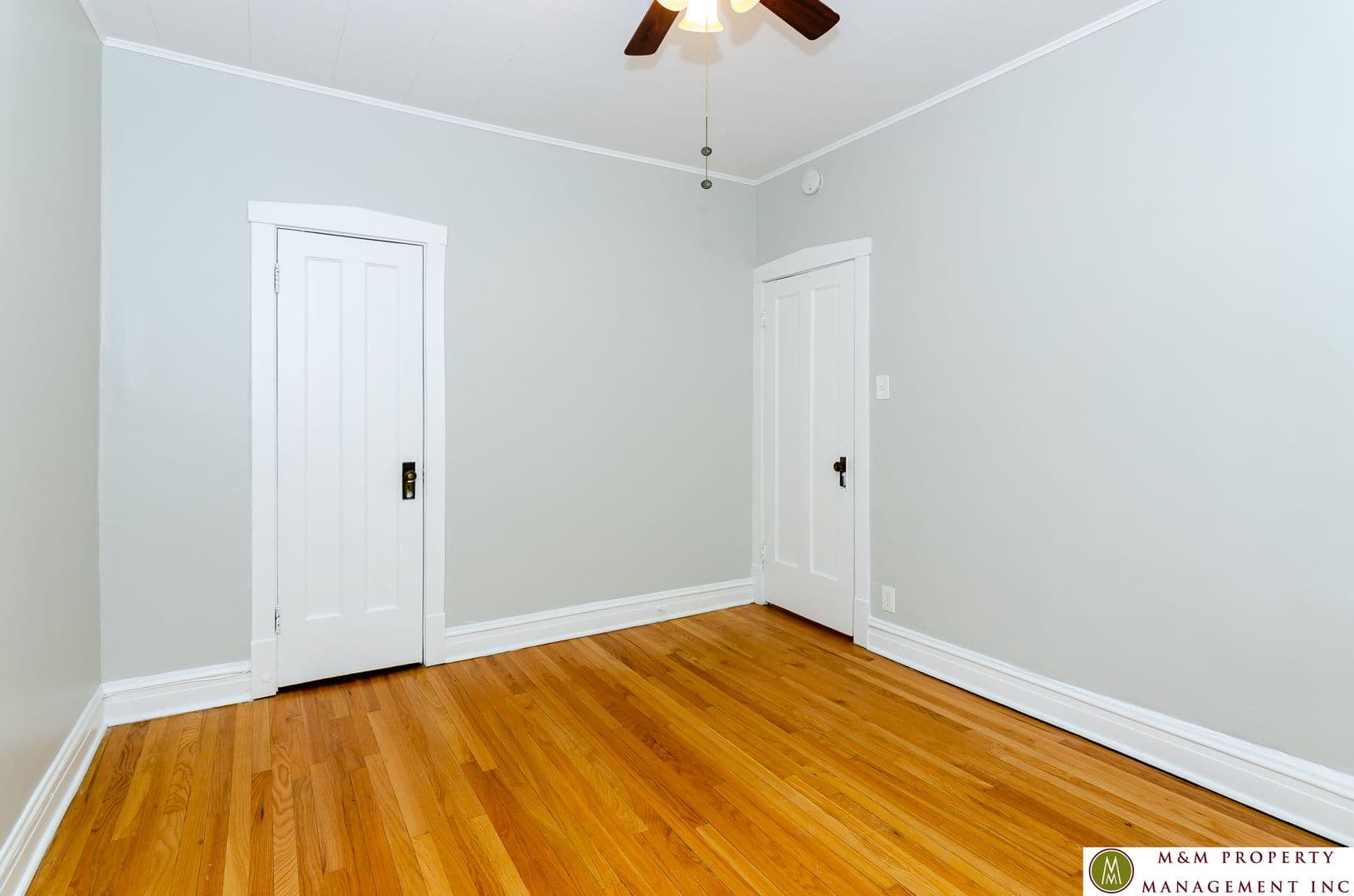 Oak Park Apartment: 944 S. Oak Park Avenue