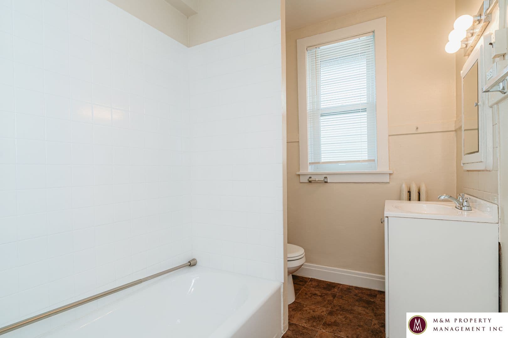 Oak Park Apartment: 817 S. Oak Park Ave.