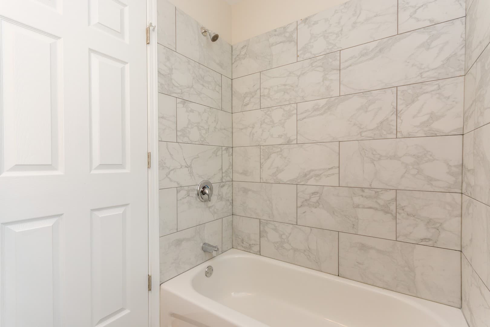 Chicago Apartment: 915 Aberdeen St