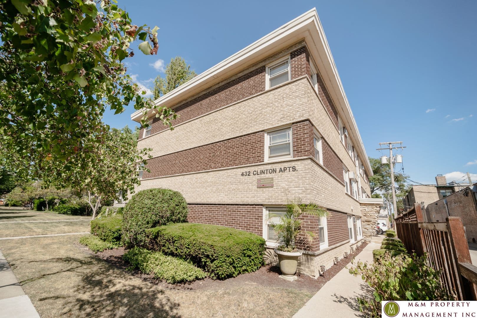 Oak Park Apartment: 432 Clinton