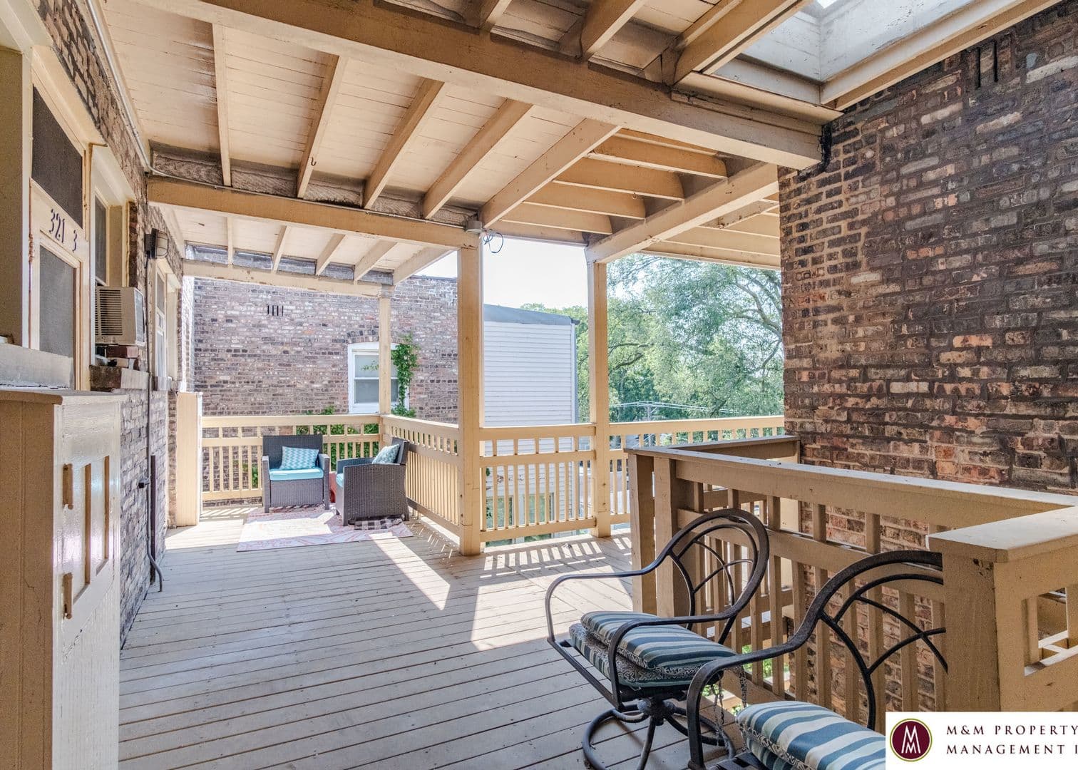 Oak Park Apartment: 327 Harrison