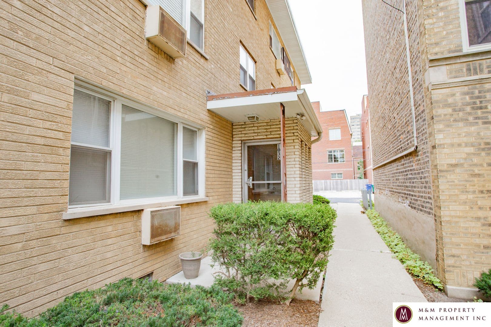 Oak Park Apartment: 1032 Washington