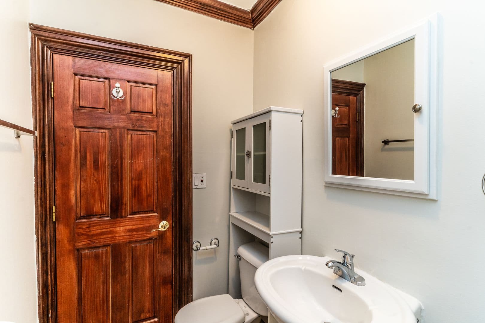 Oak Park Apartment: 628 Harrison