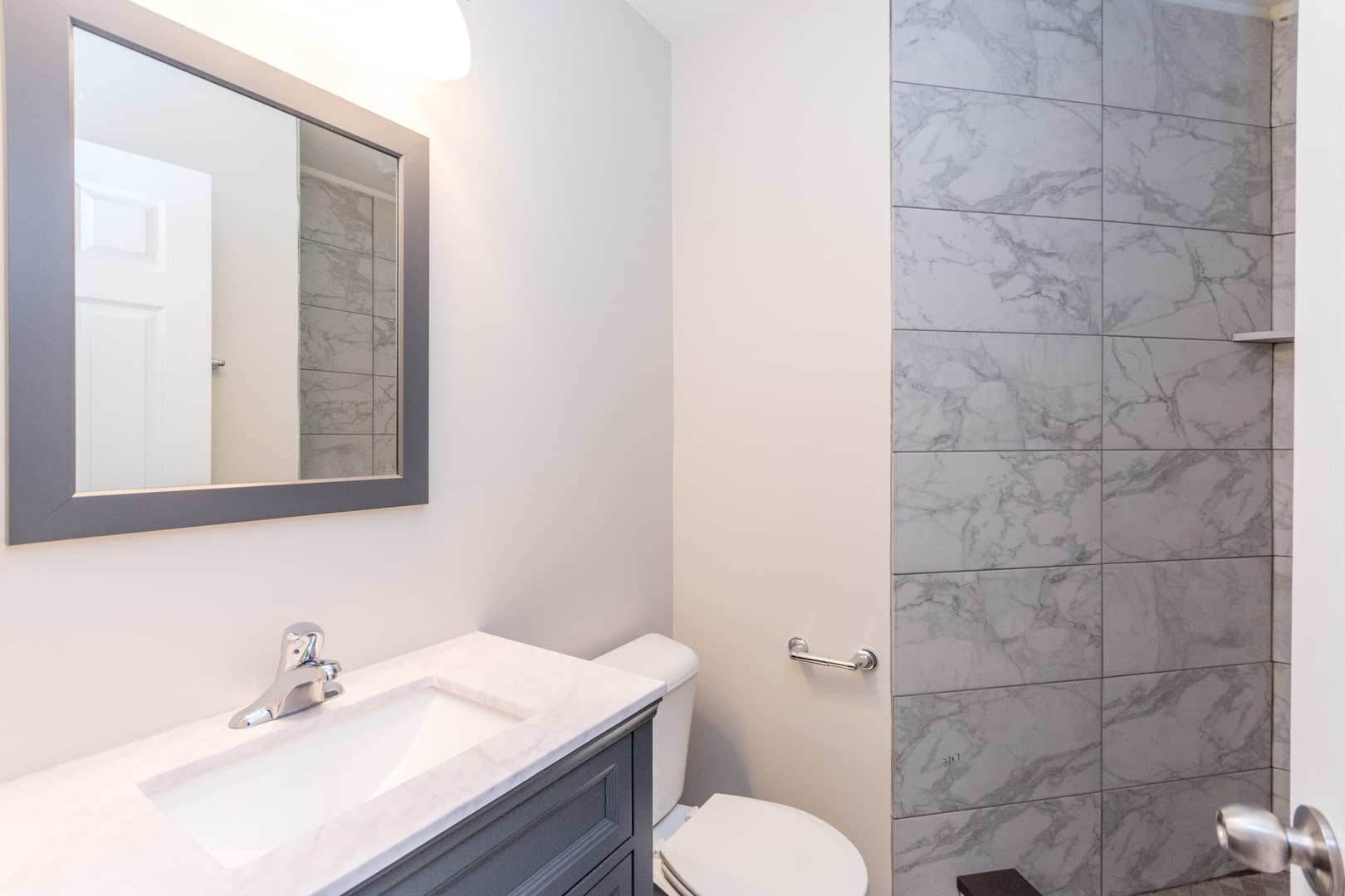 Chicago Apartment: 915 Aberdeen St
