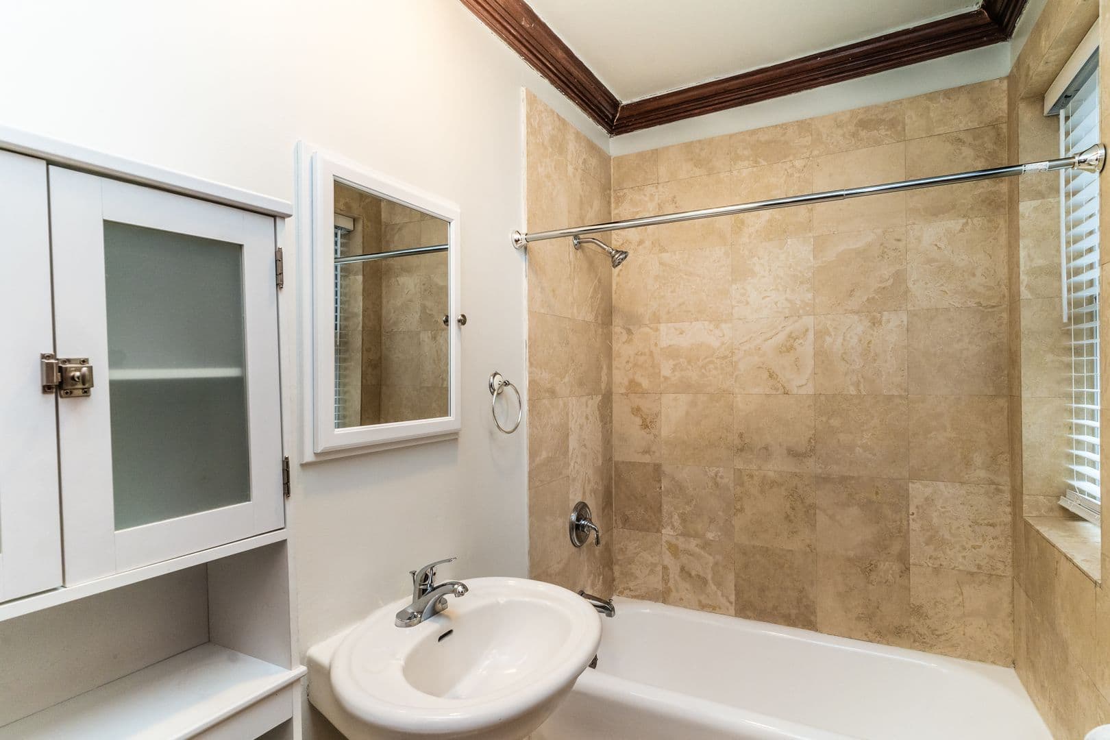 Oak Park Apartment: 628 Harrison