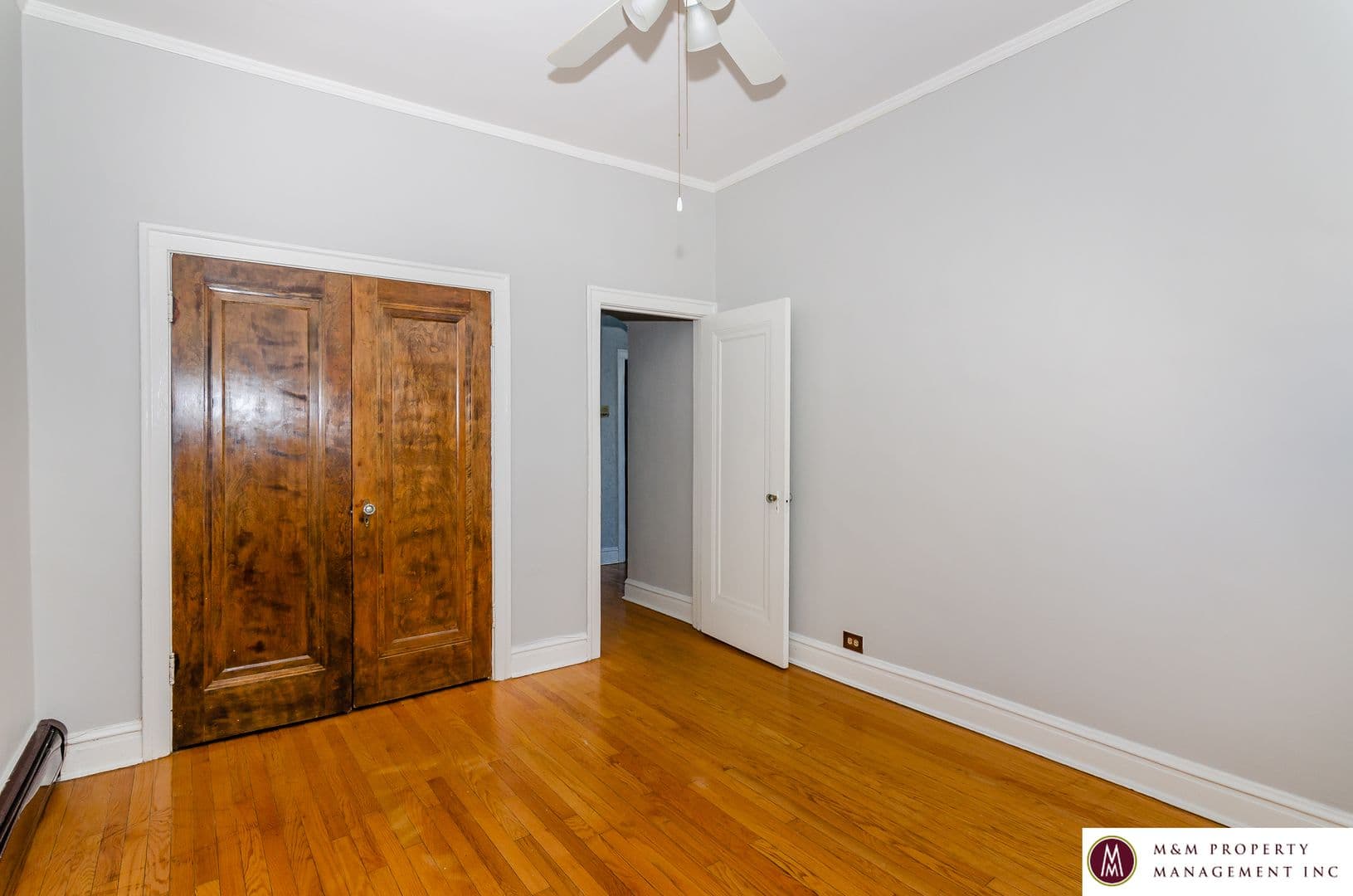 Oak Park Apartment: 921 Lake Street